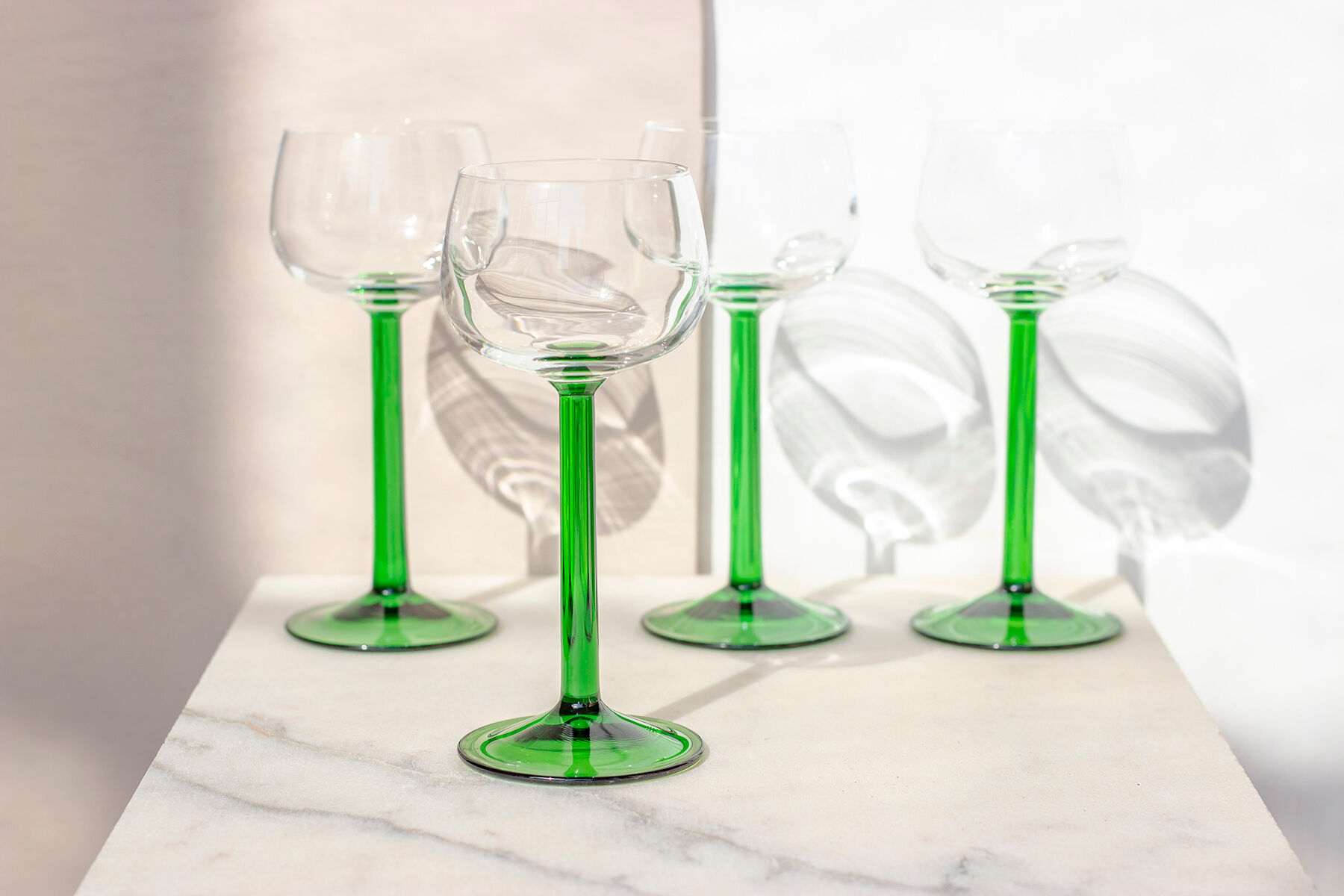 4 verres à vin à pied vert