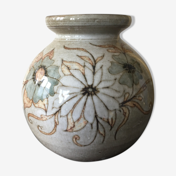 Varnished sandstone ball vase decorated with flowers