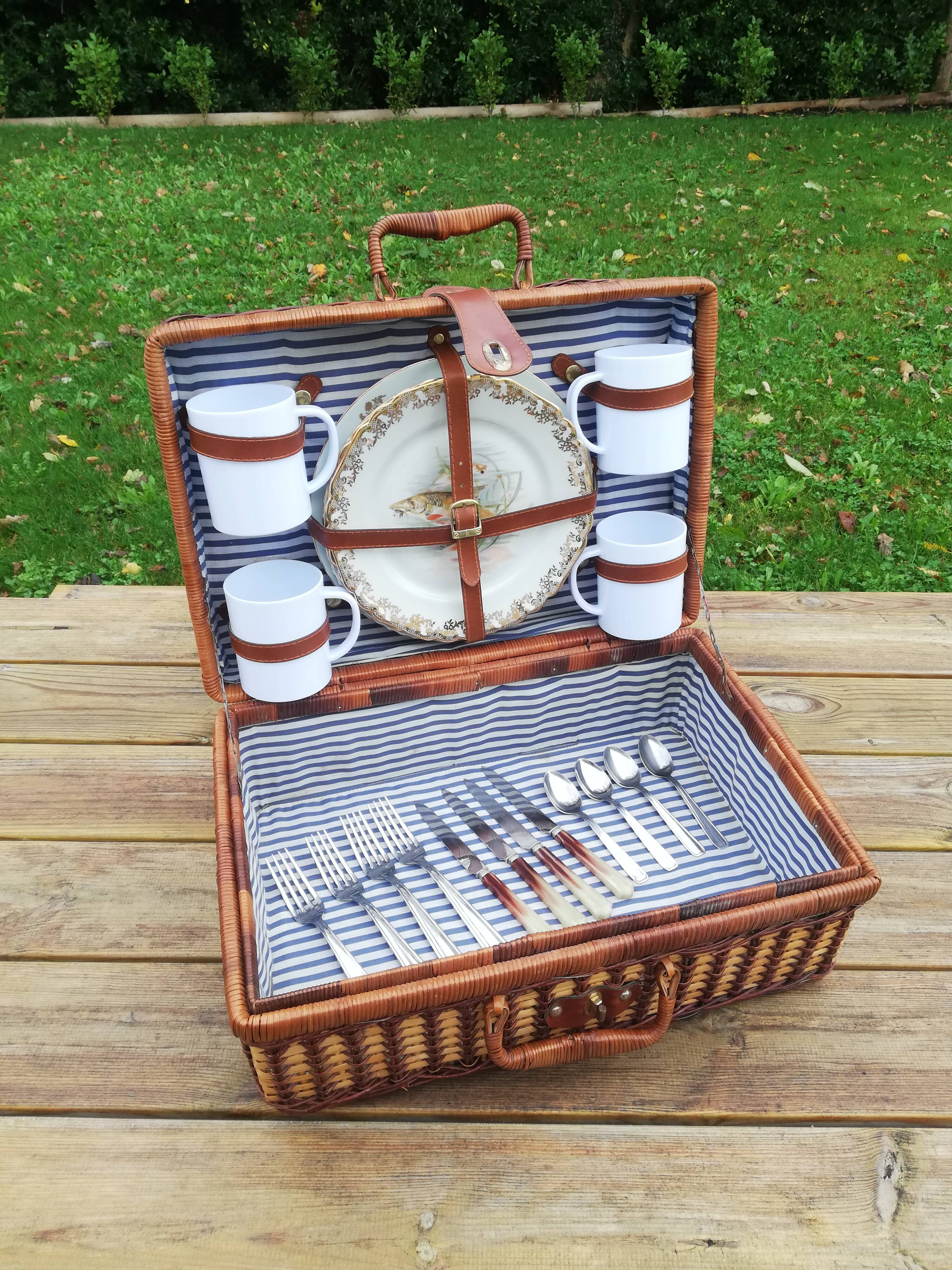 Vintage wicker pic-nic suitcase