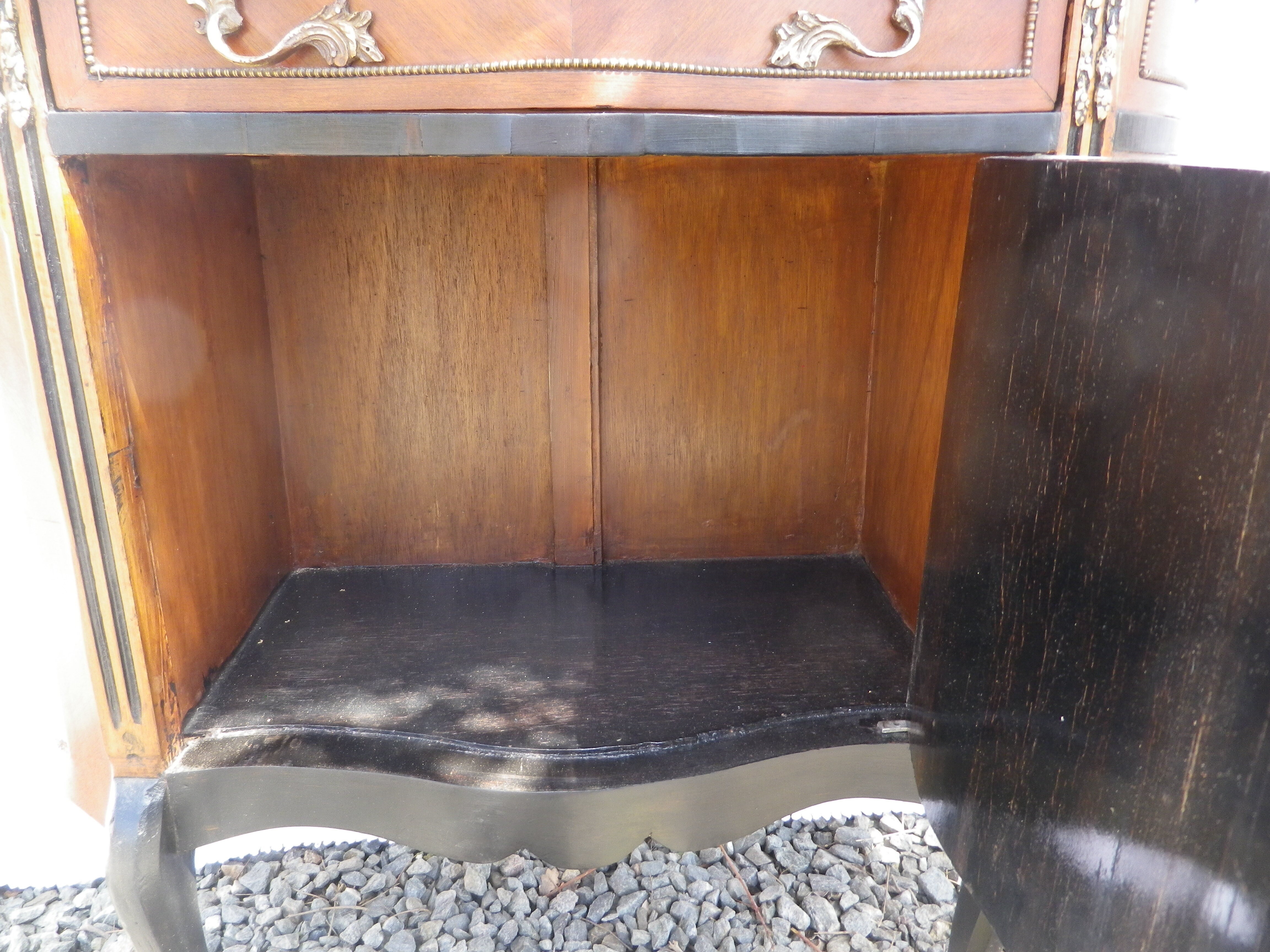 Console demi lune marqueté style louis VI
