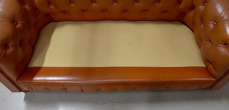 Chesterfield padded leather sofa - late 19th century