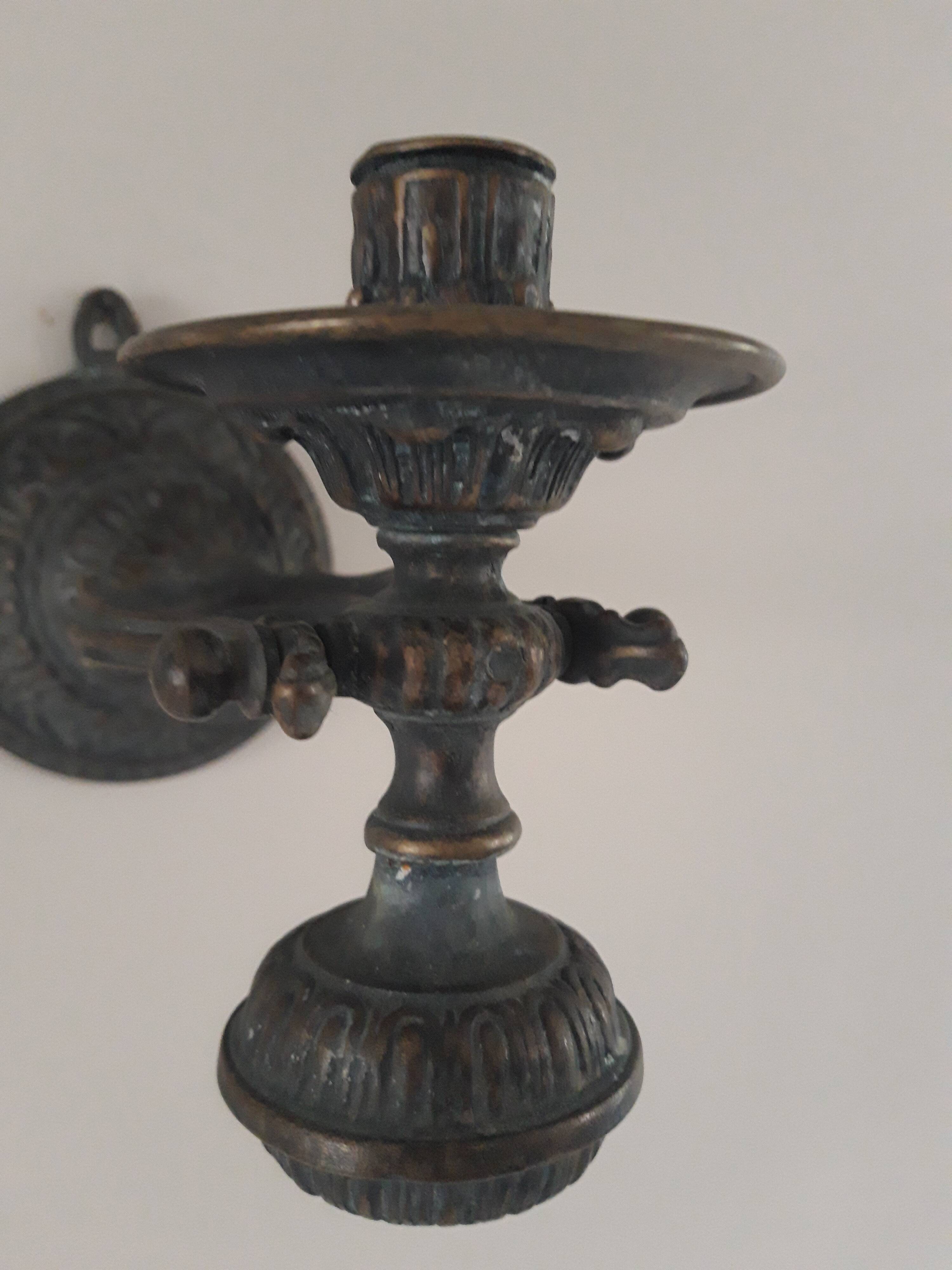 Bronze pendulum candle holder