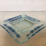 Blue glass paste pocket emptier