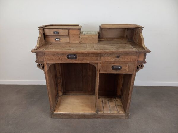 Comptoir d'accueil de magasin