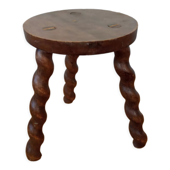 Tripod stool twisted feet