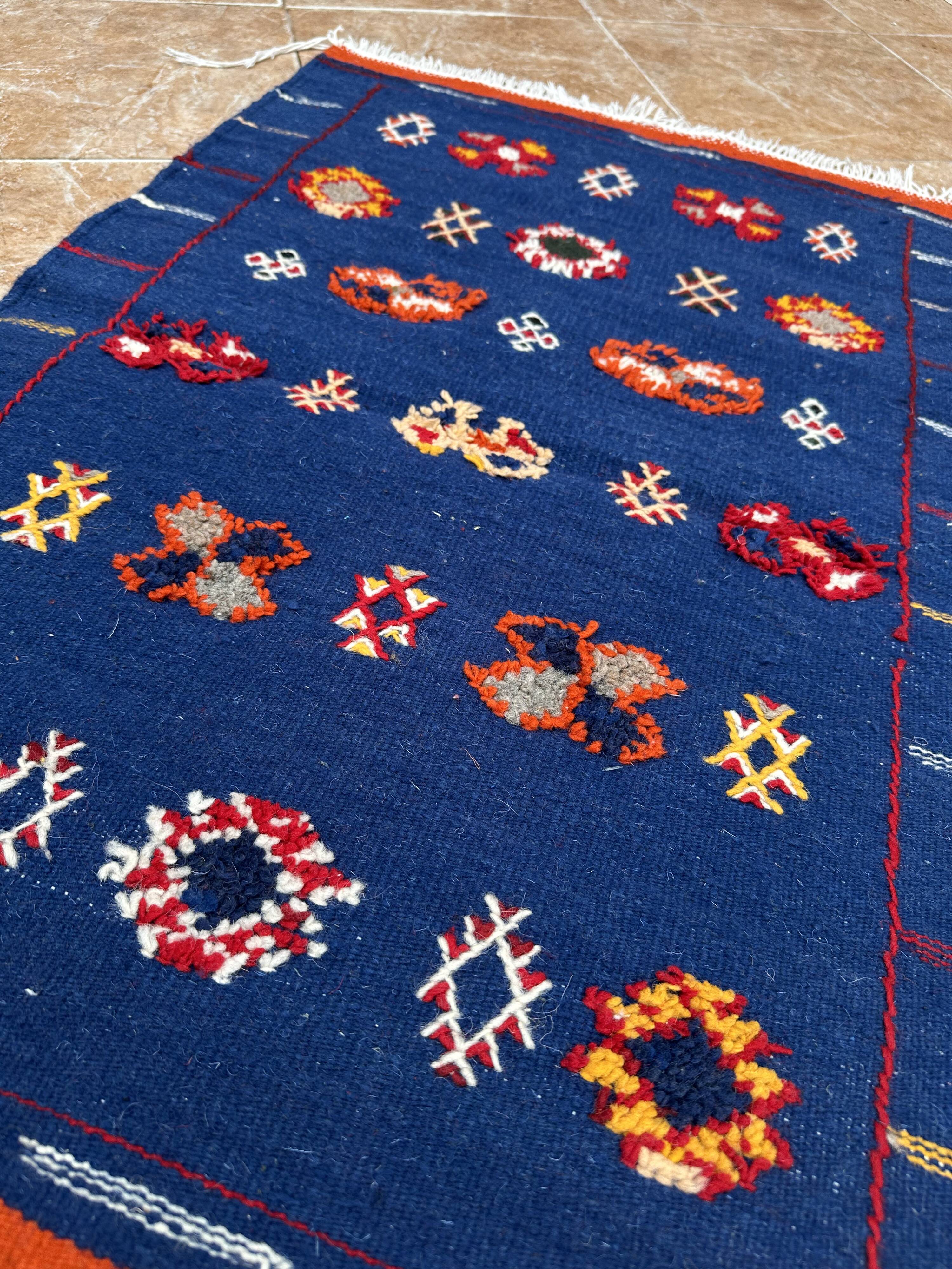 Moroccan Berber rug handwoven: small wool kilim