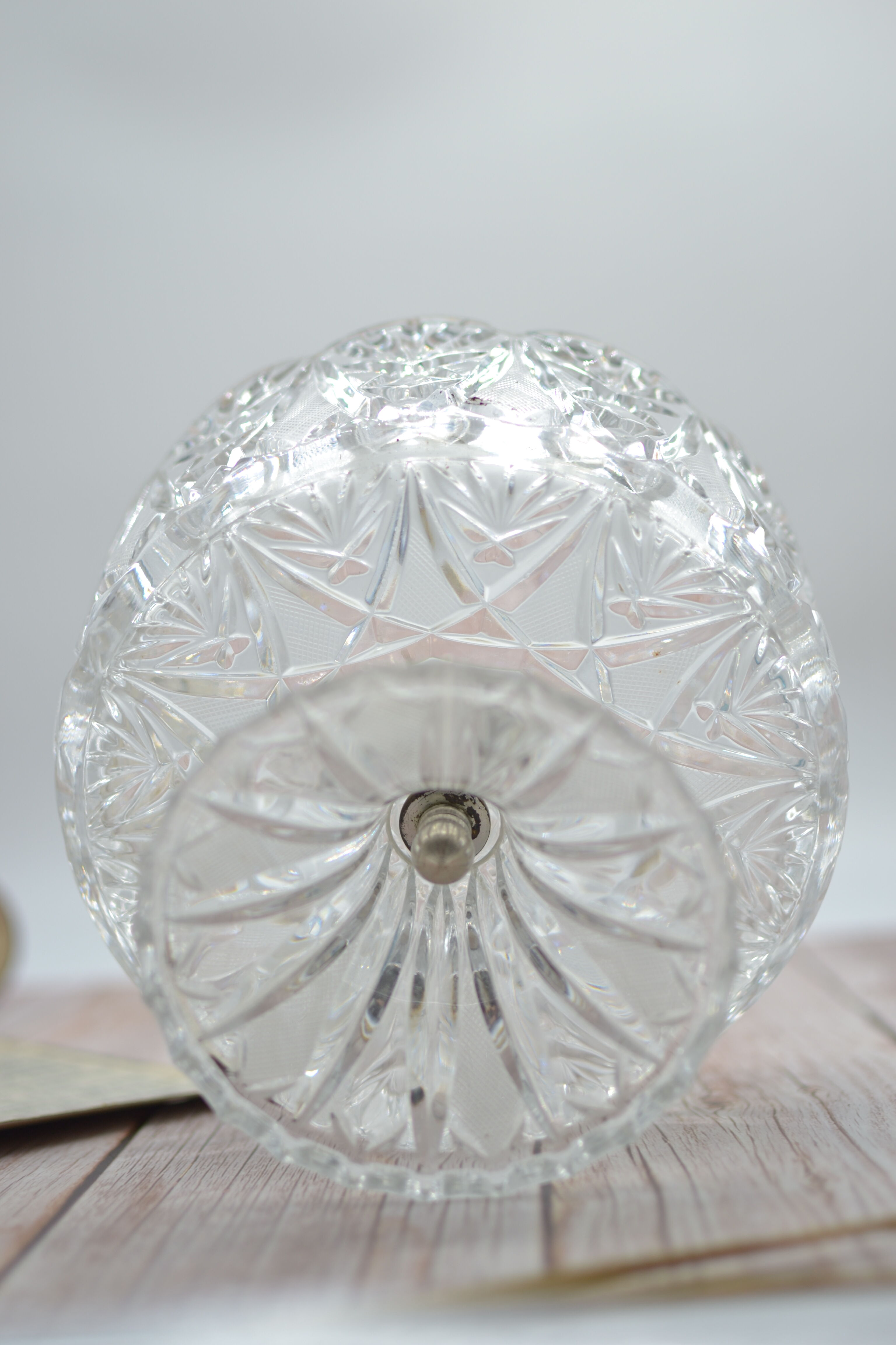 Crystal fruit cup with rounded edges