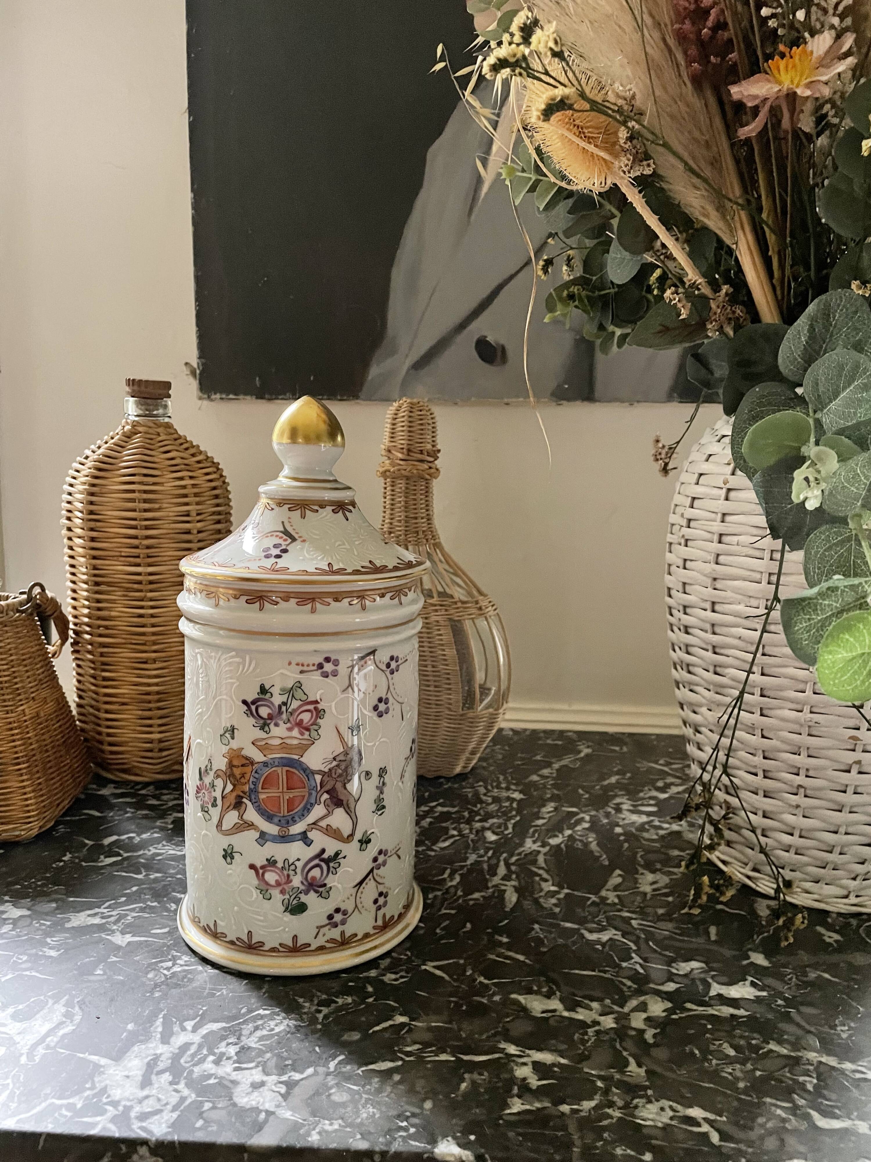 Twentieth century Paris porcelain pharmacy pot