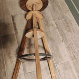 Wood stool with tripod screws