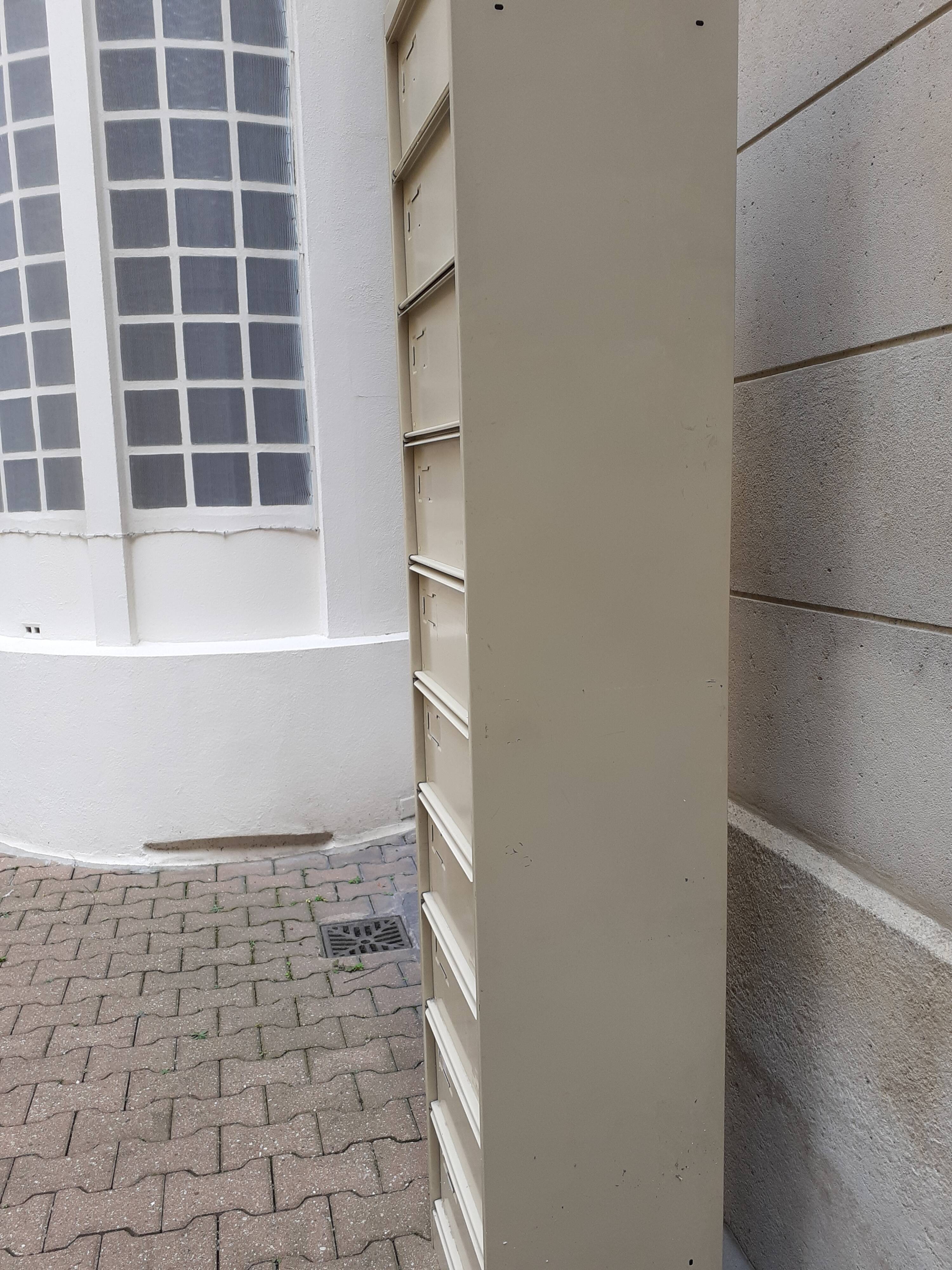 Metal locker 10 valves