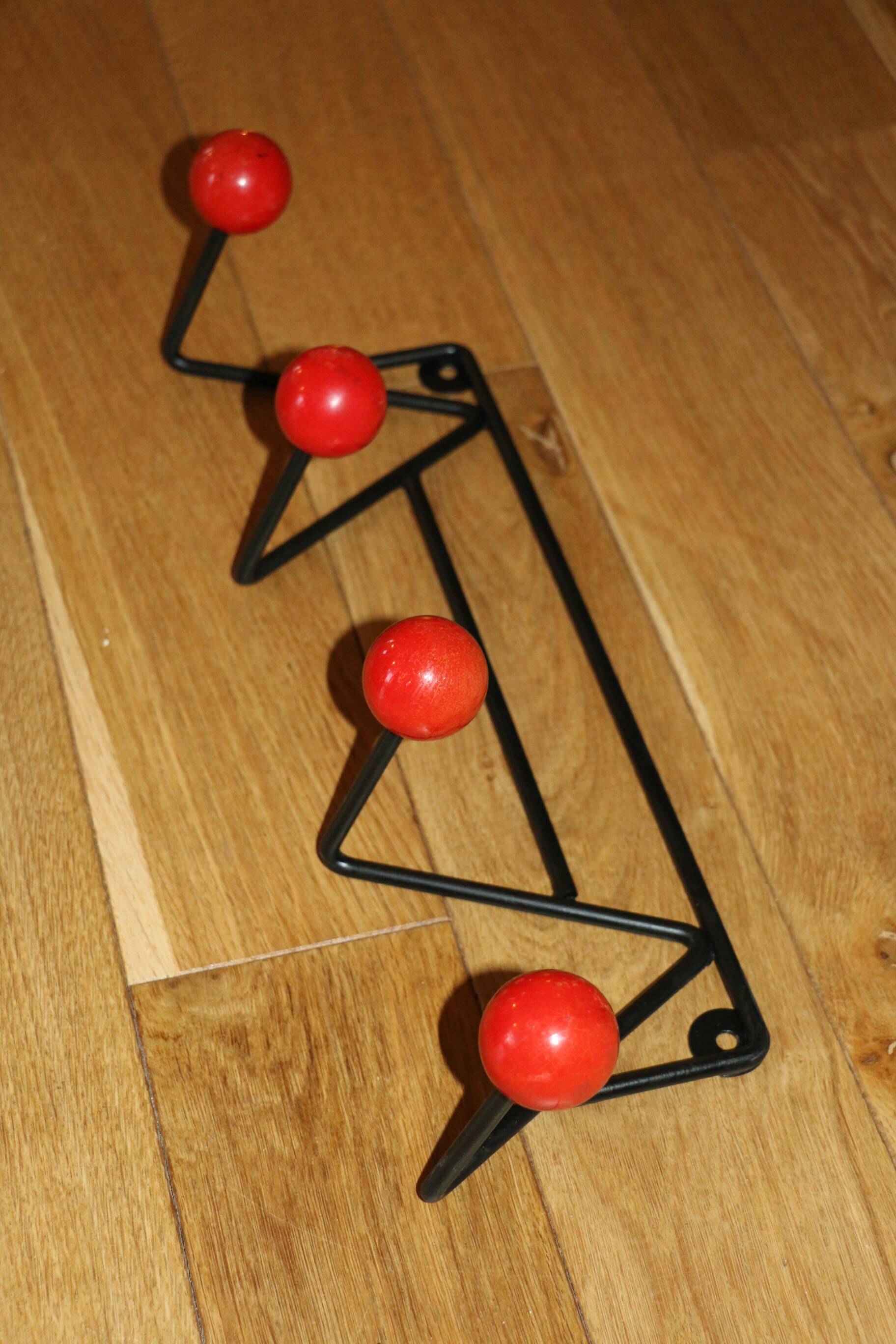 4 red ball hook