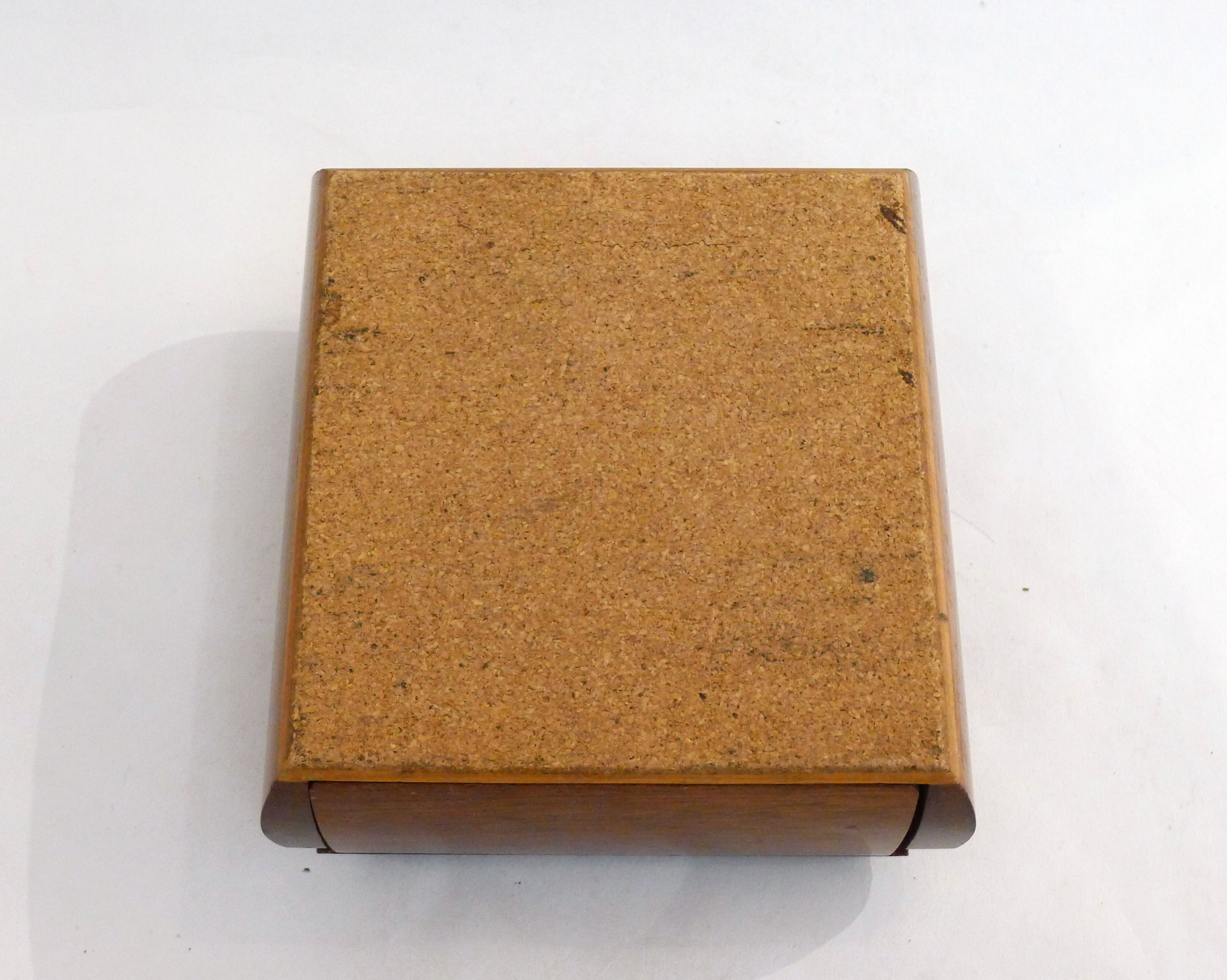 Cigarette and cigar box