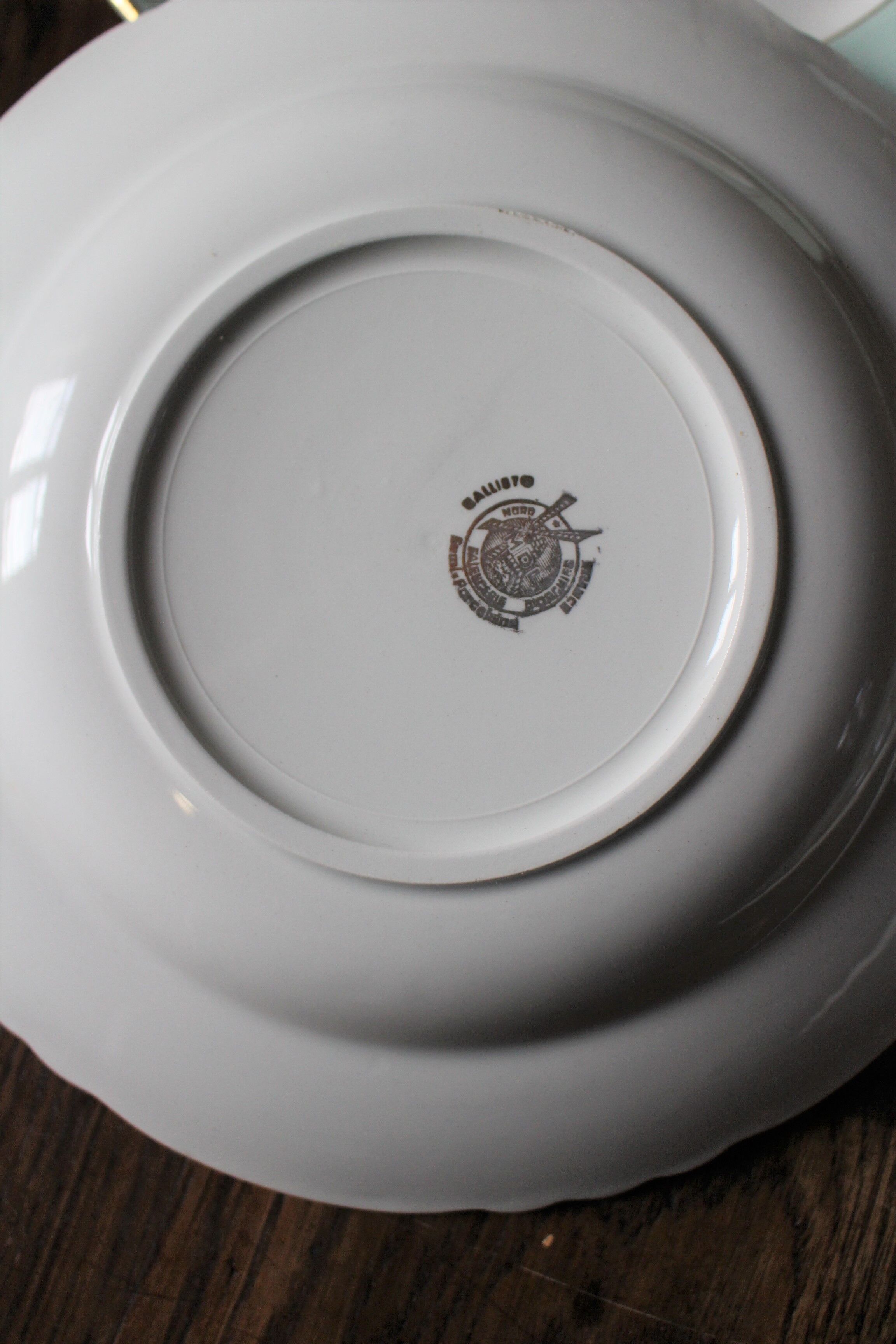 Lot 2 hollow plates and 2 green gilding plates Moulin des Loups