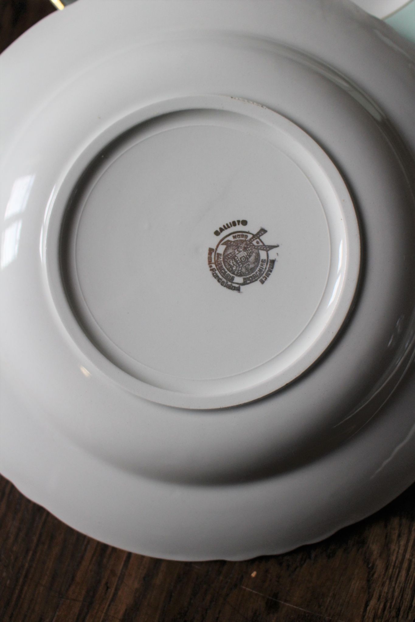 Lot 2 hollow plates and 2 green gilding plates Moulin des Loups