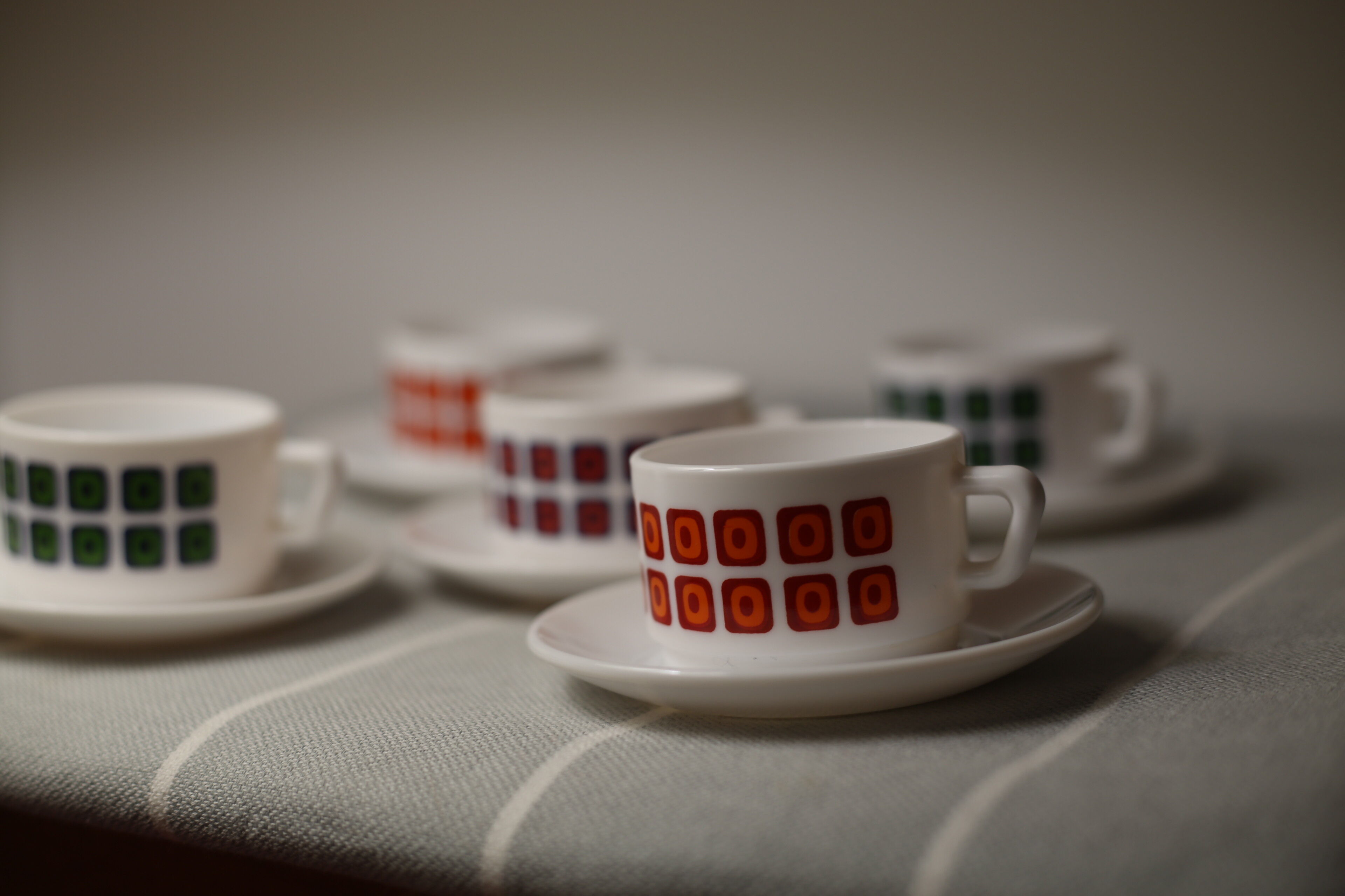 Vintage cups 70s square décor Pop Polka