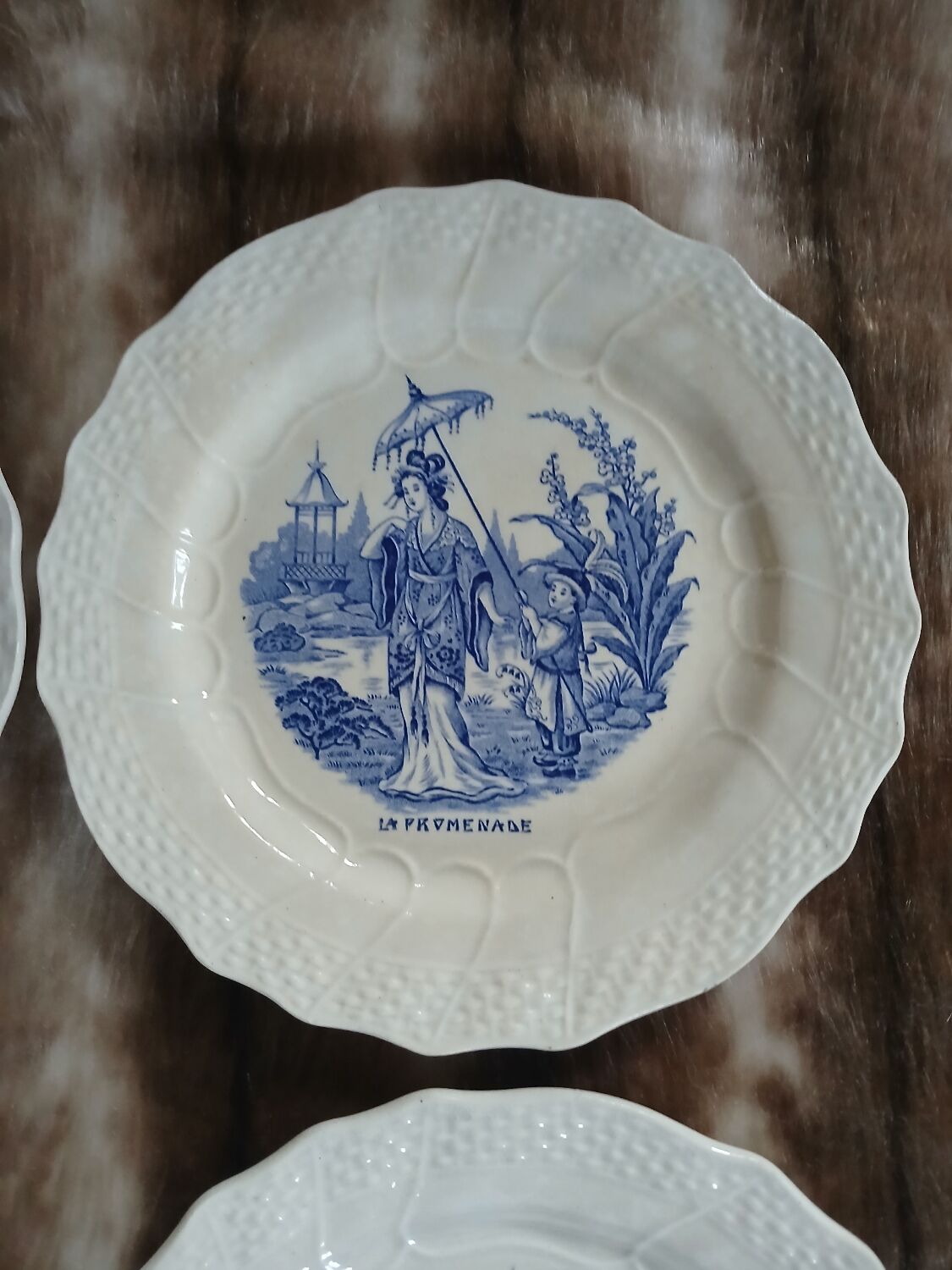 7 assiettes à dessert anciennes en Terre de fer 