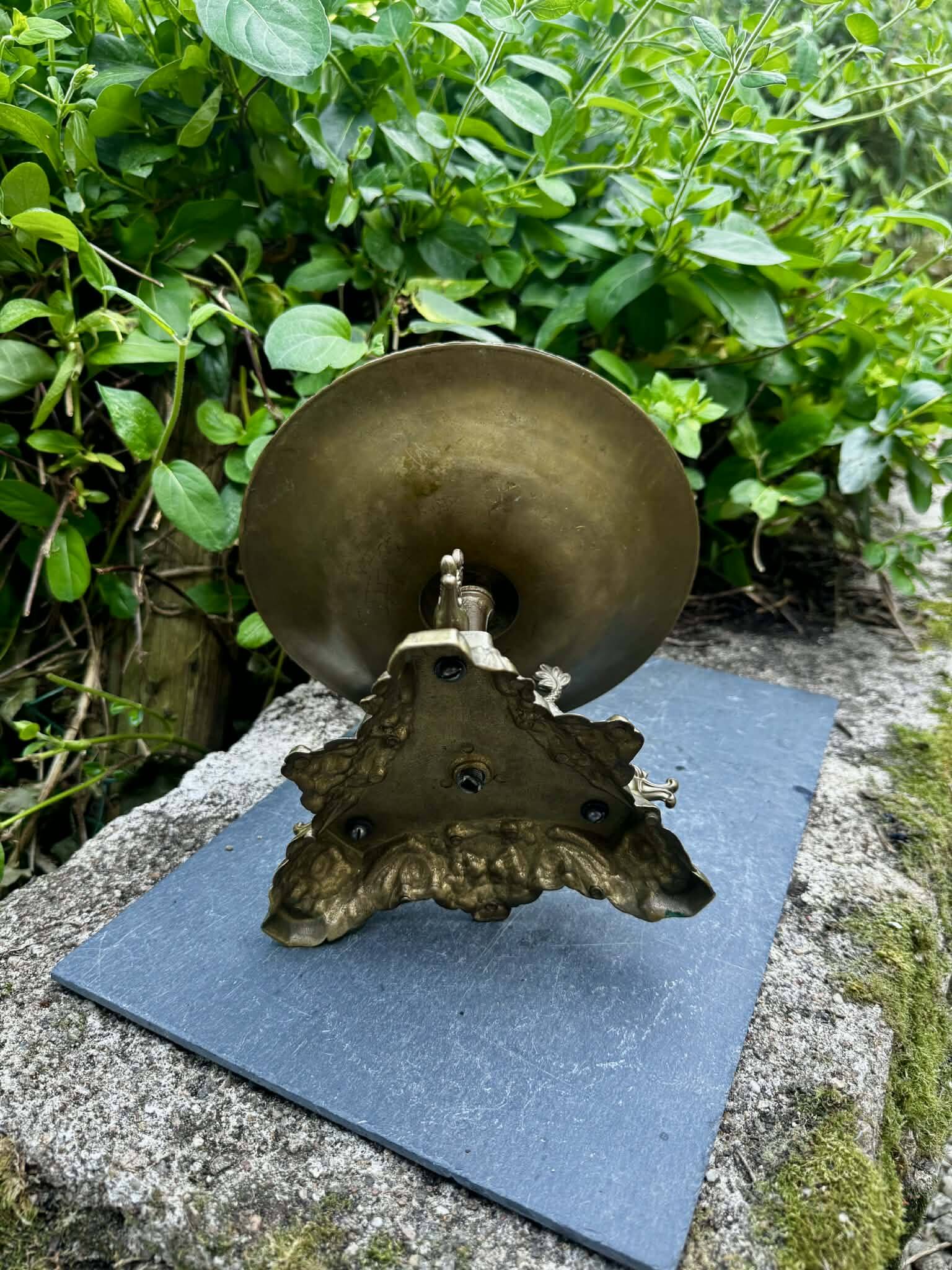 Large fruit bowl in solid brass Neo-Renaissance