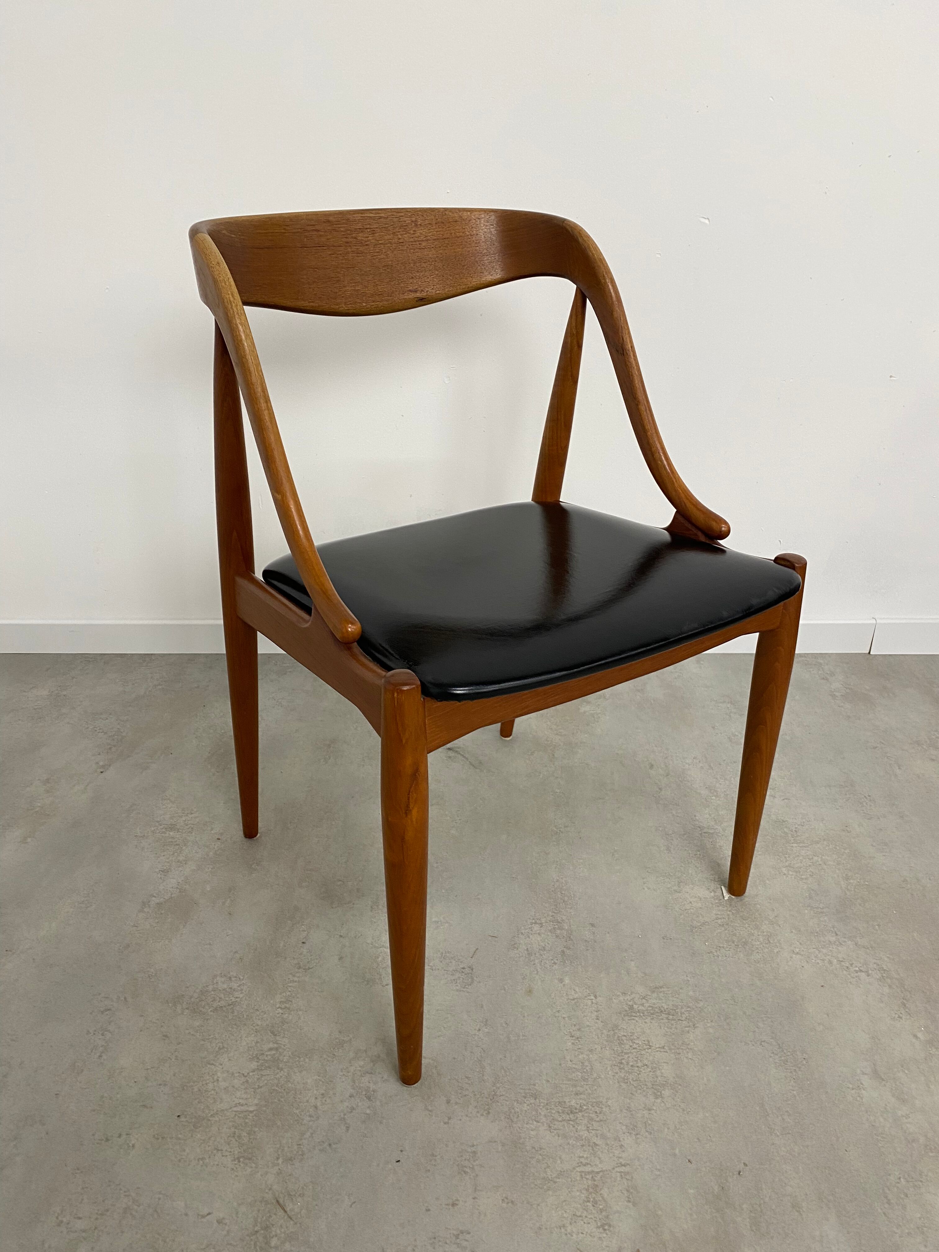 Chair Model 16 design Johannes Andersen, published by Udulm, distributed by Samcom