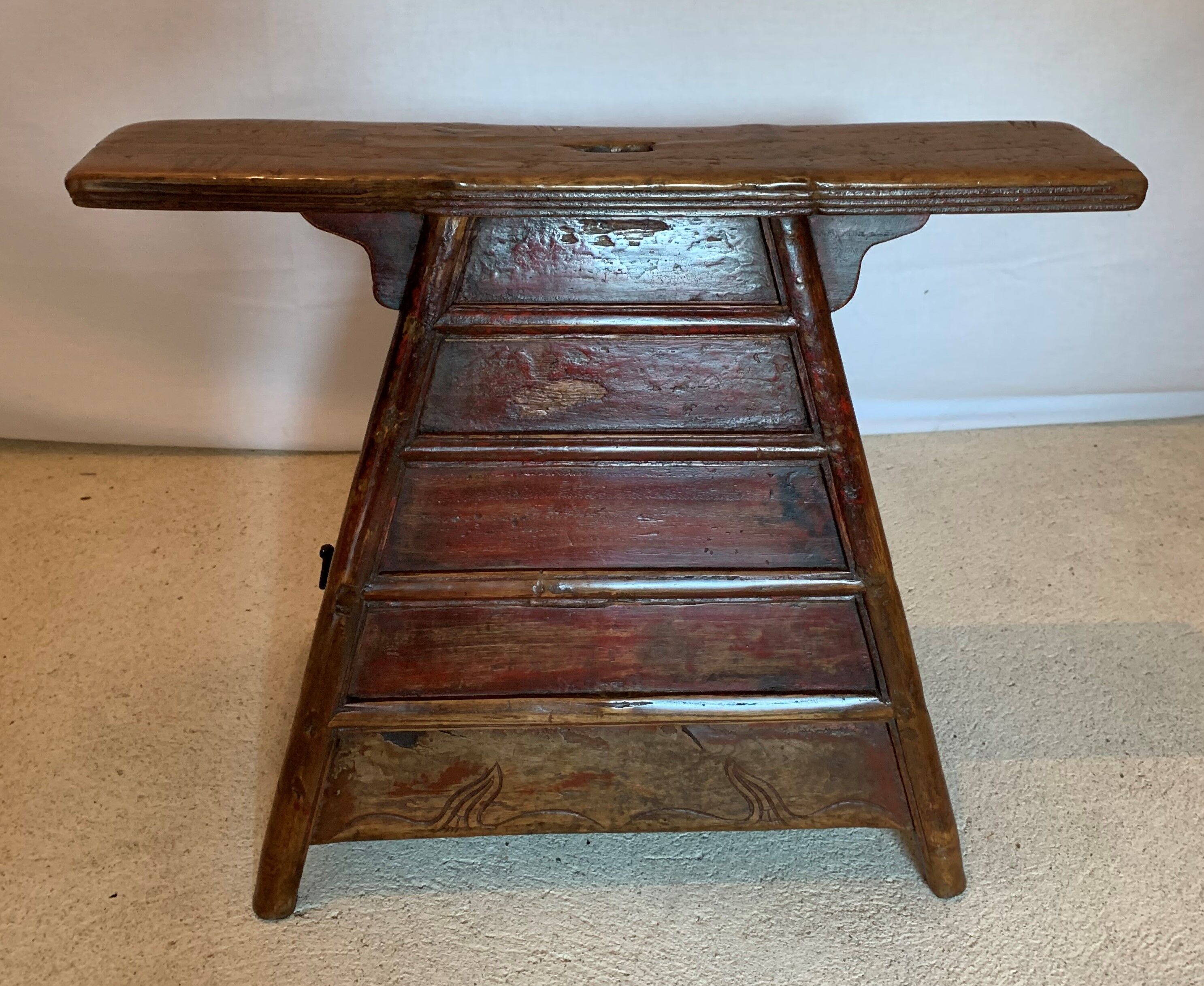 Chinese hairdresser's stool