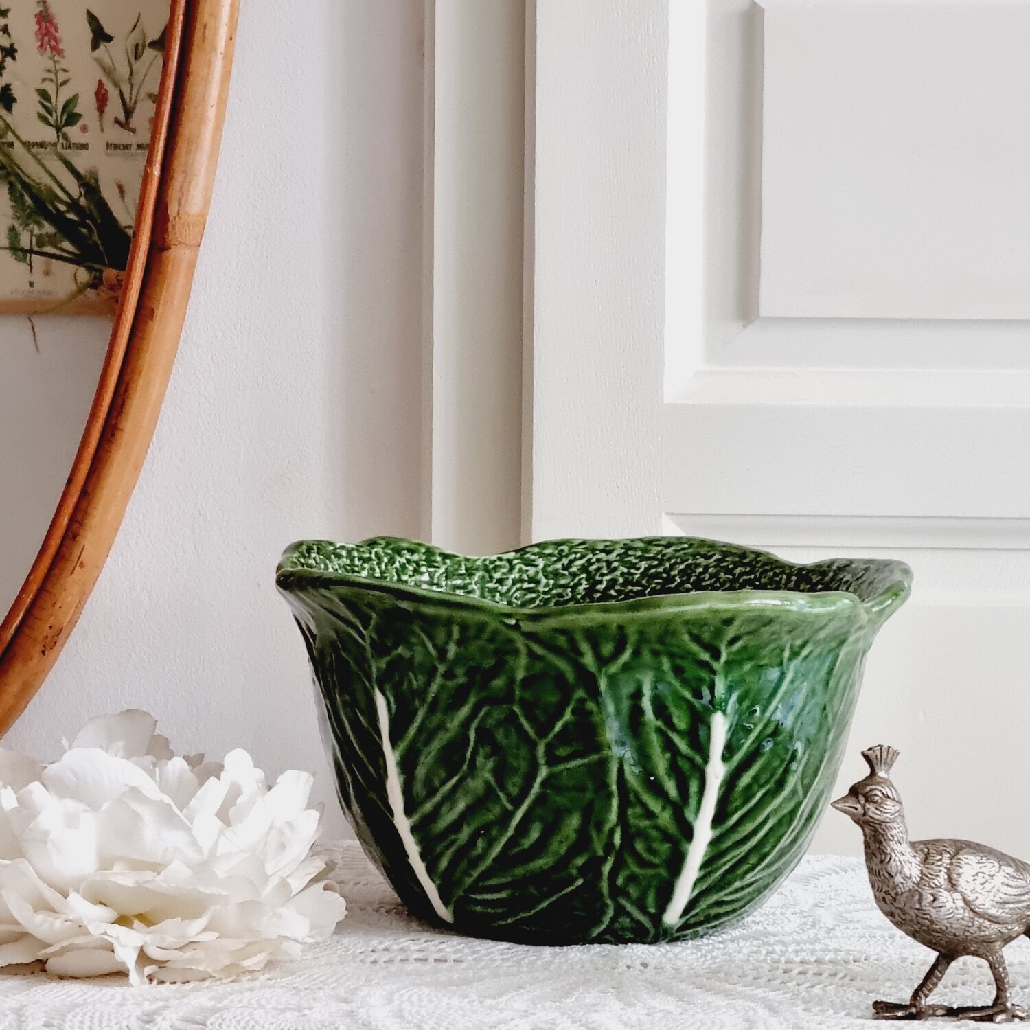 Cabbage slip salad bowl