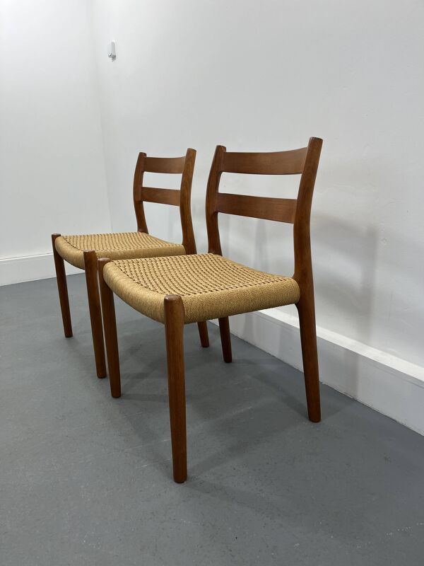 2 chaises de salle à manger danoises en teck du milieu du siècle #84 par Niels O. Møller pour JL Moller