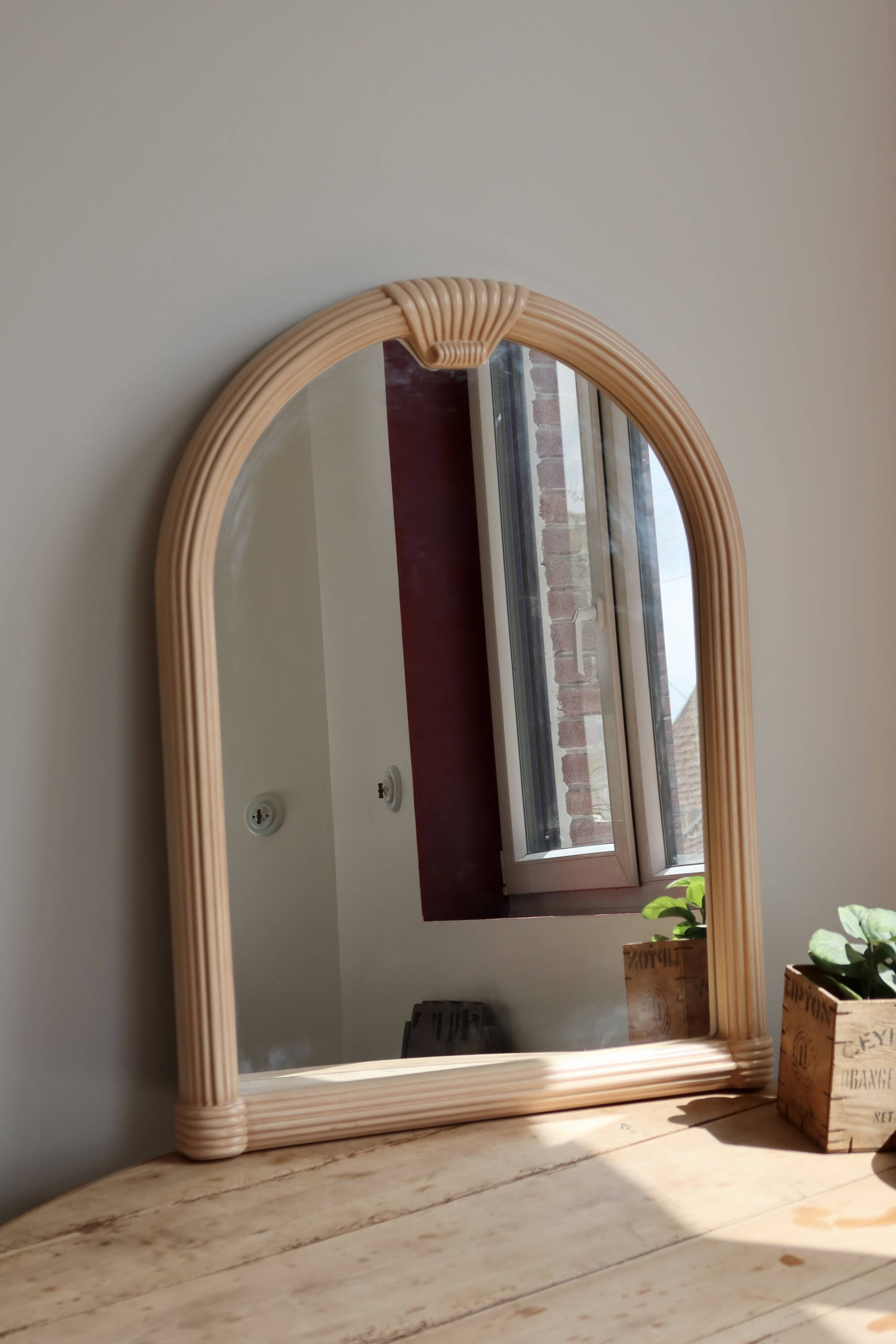 Powder pink arch wall mirror - Art Deco style - Moulded frame