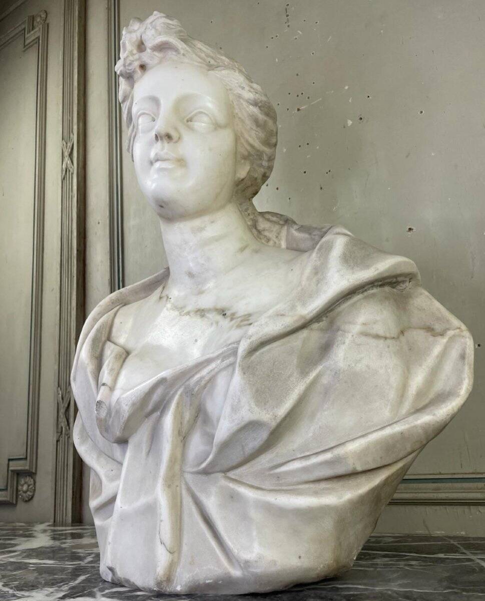 Female bust in Carrara marble, late 18th century, Northern Italy.