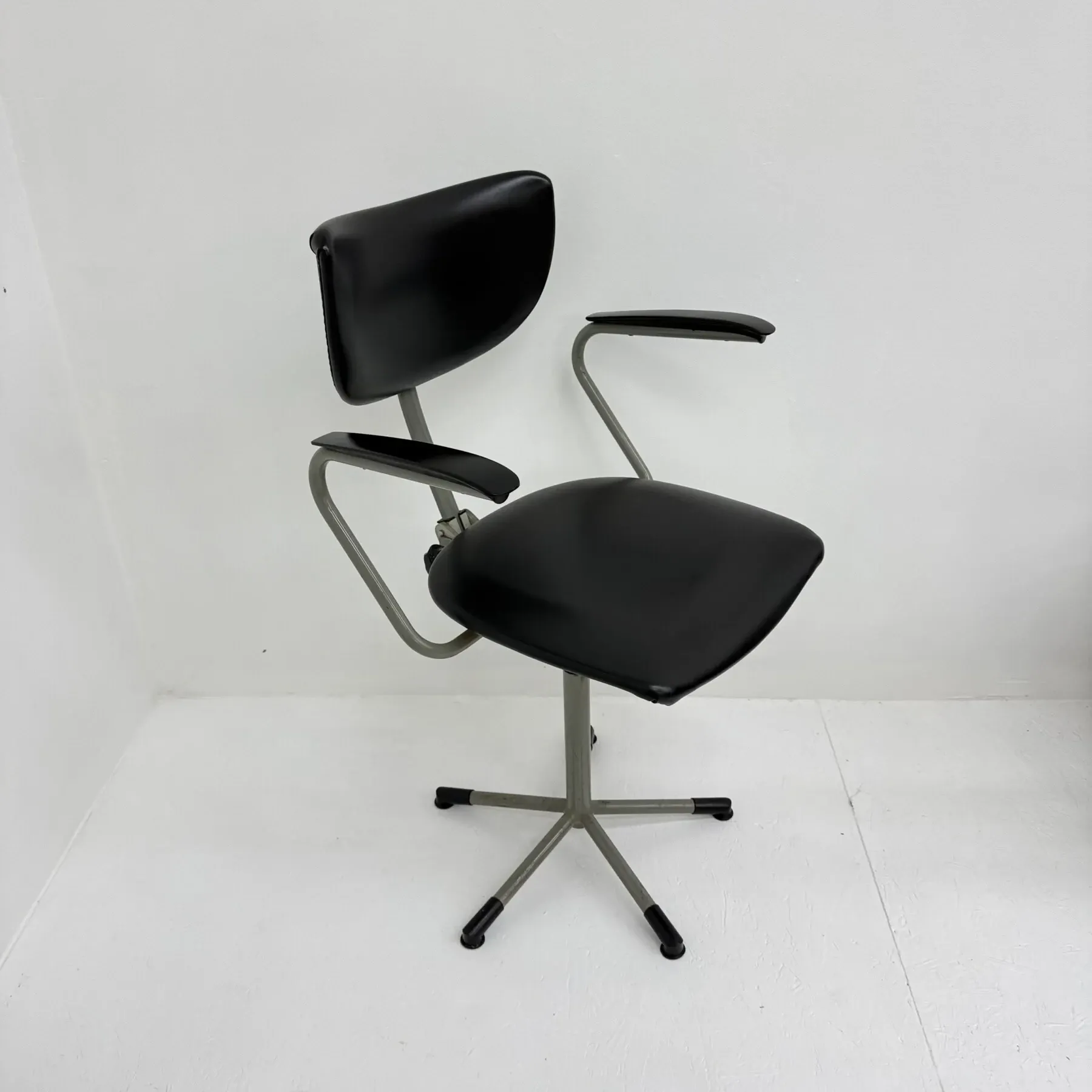 Mid-century 3311 desk chair by Toon de Wit for Gebroeders de Wit, 1960s