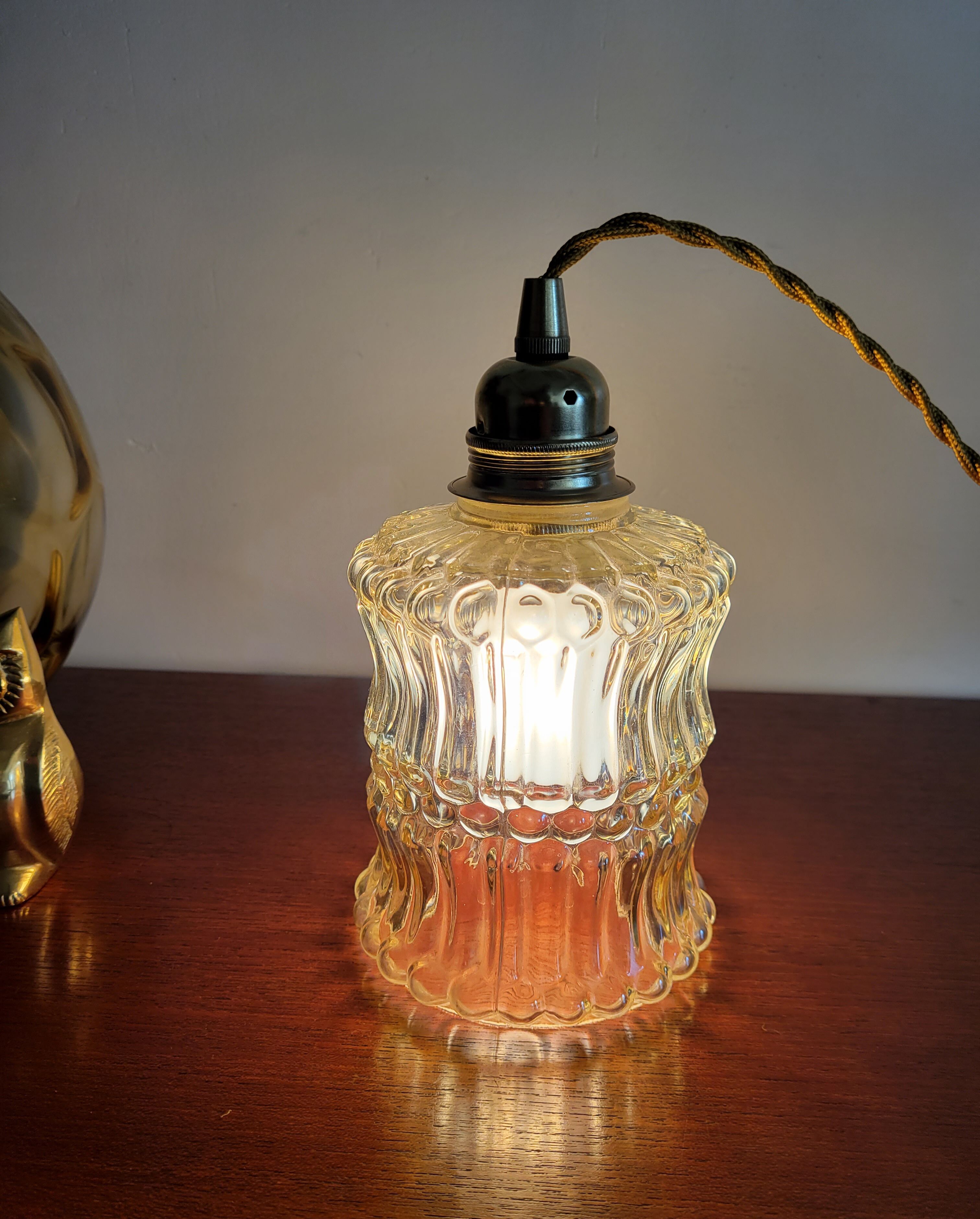 Moulded glass walking lamp