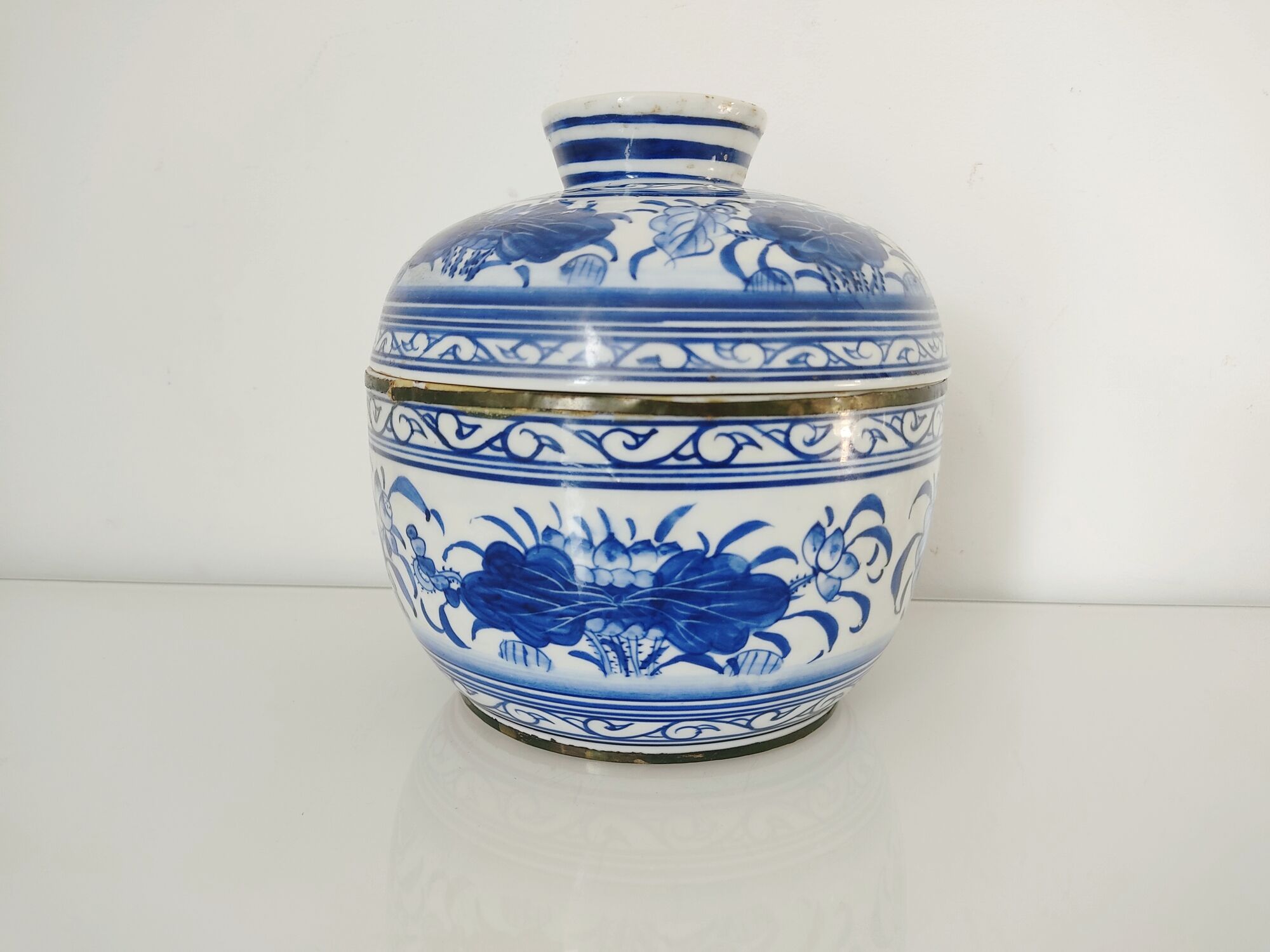 Pot couvert en porcelaine chinoise bleu et blanc