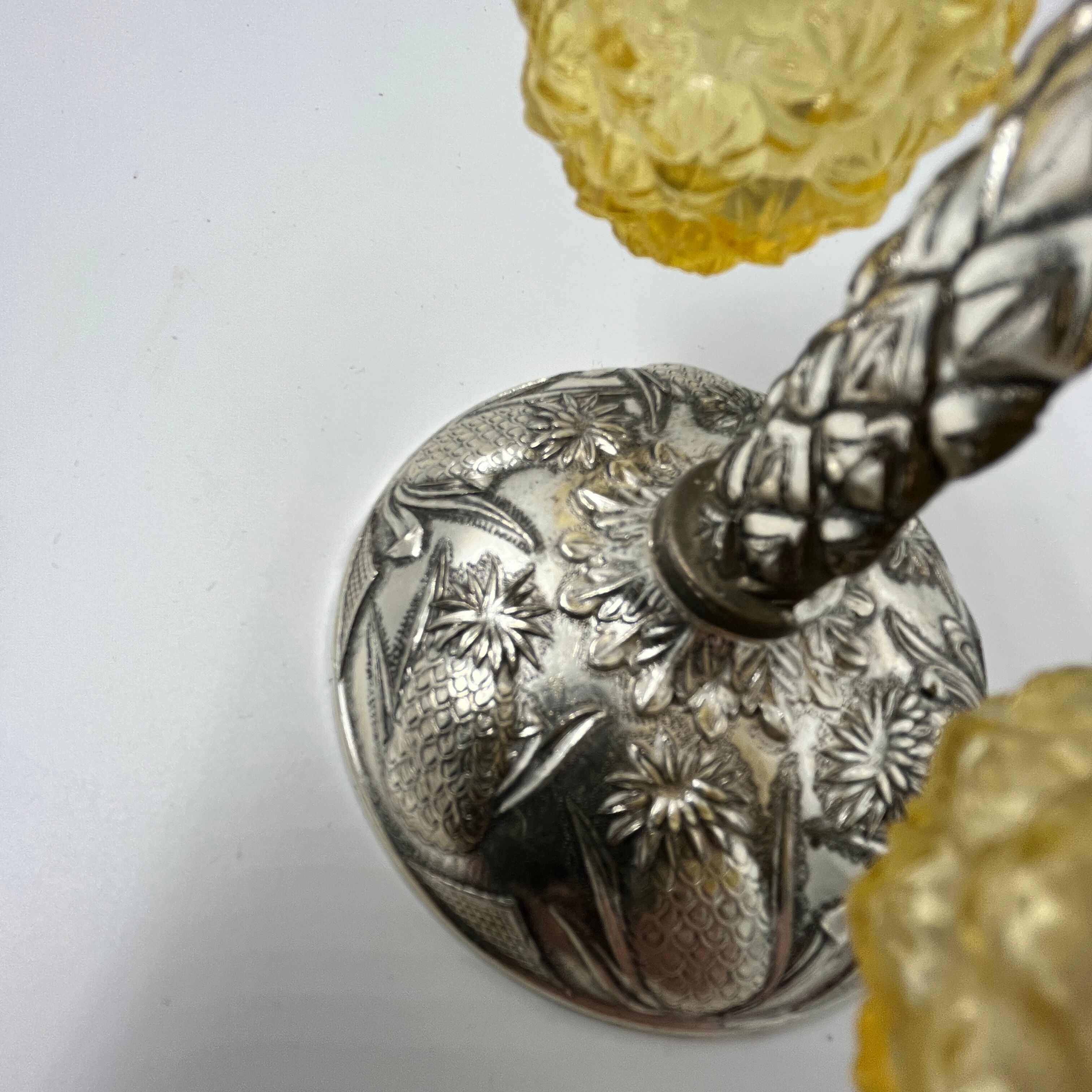 Servant salt and pepper pineapple decoration