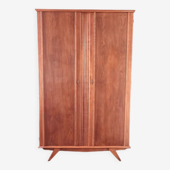 Armoire parisienne