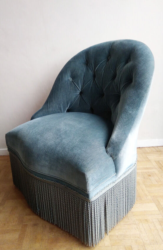 Armchair in blue velvet