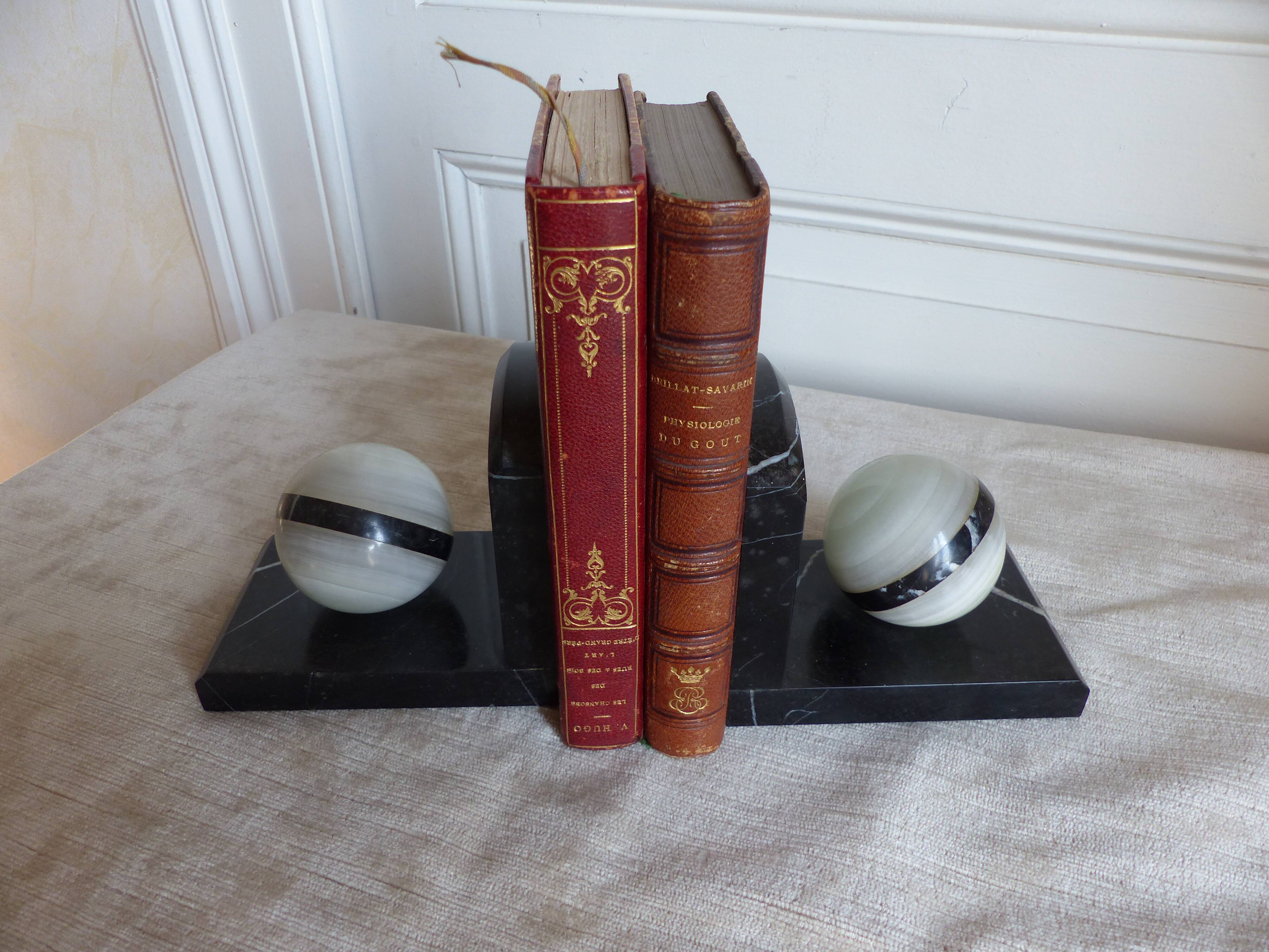 Pair of art-deco bookends in black marble with white veins