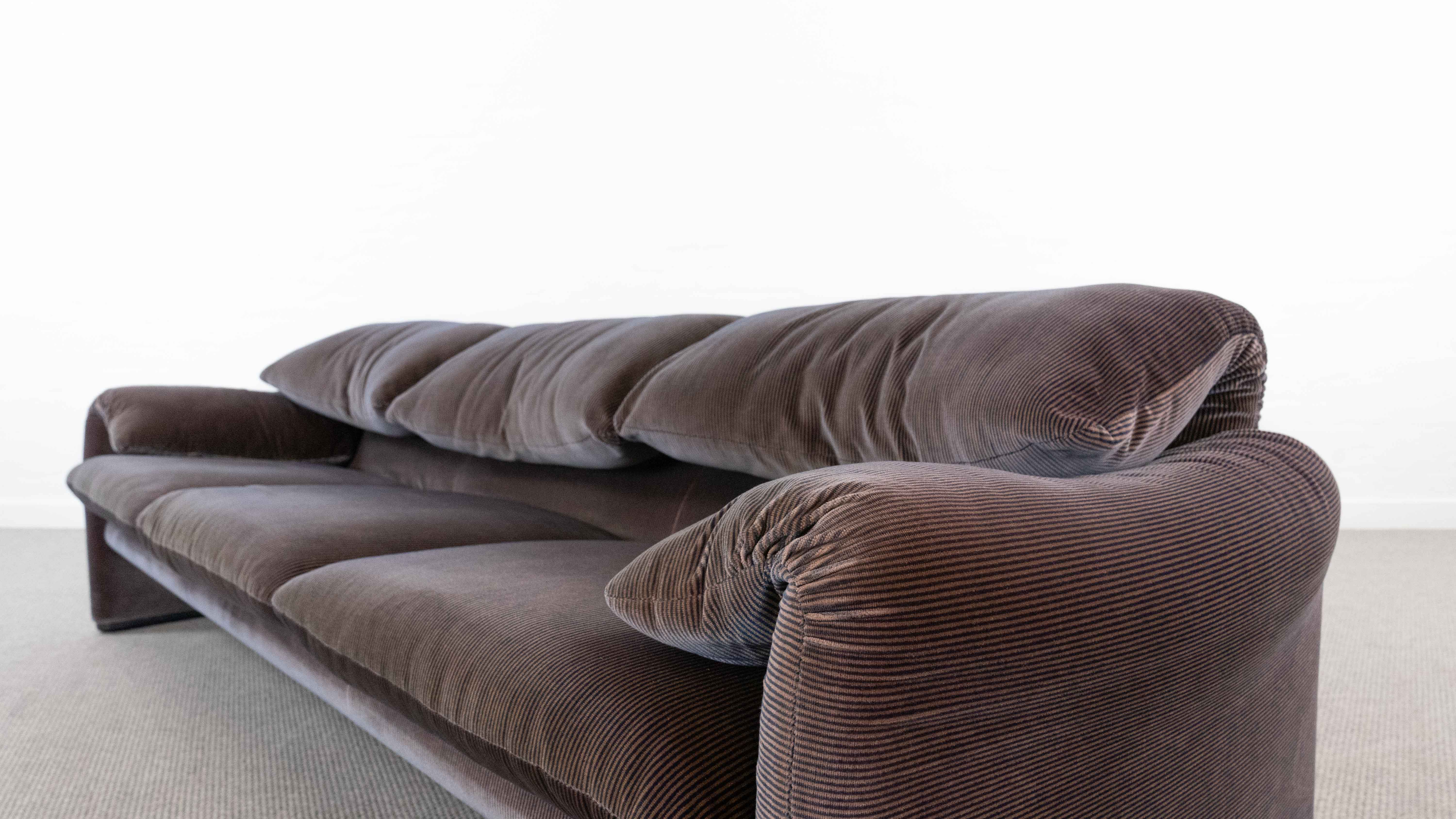 Maralunga 3-seater sofa by vico magistretti for cassina, italy