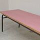 Grande table de réfectoire en formica rose et metal numéro 4