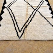 Beni Ouarain Moroccan Berber rug with black diamonds 238 x 160 cm new