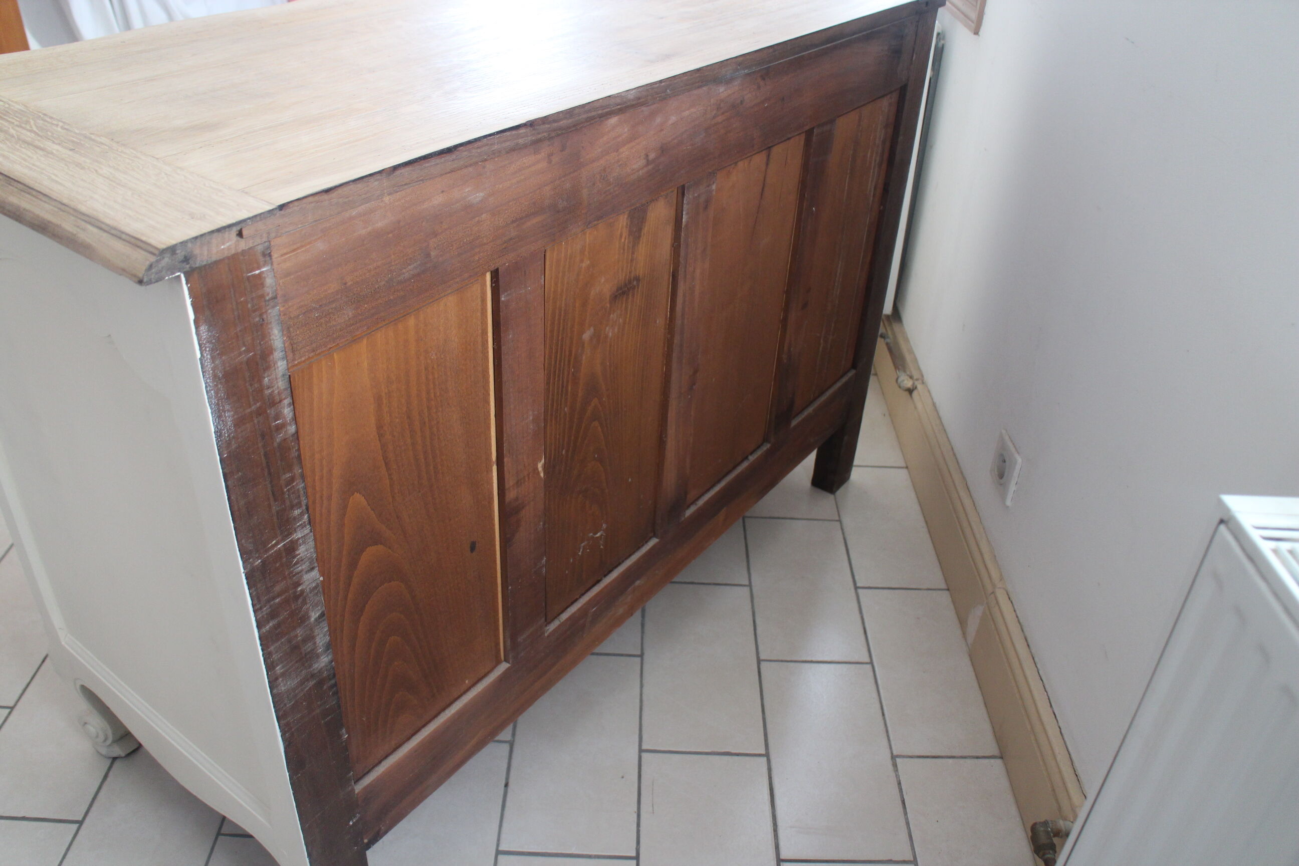 Chest of drawers crossbow