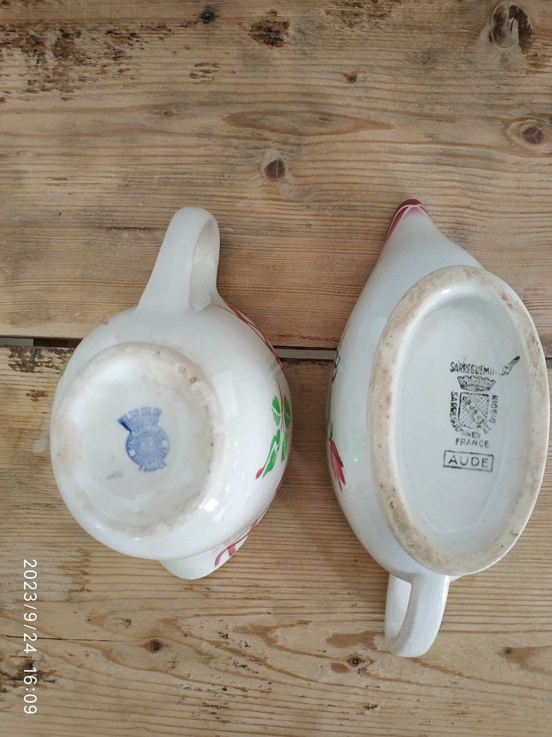Duo of gravy boats