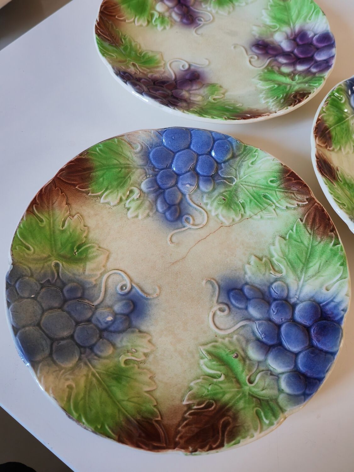 3 plates Sarreguemines in slip