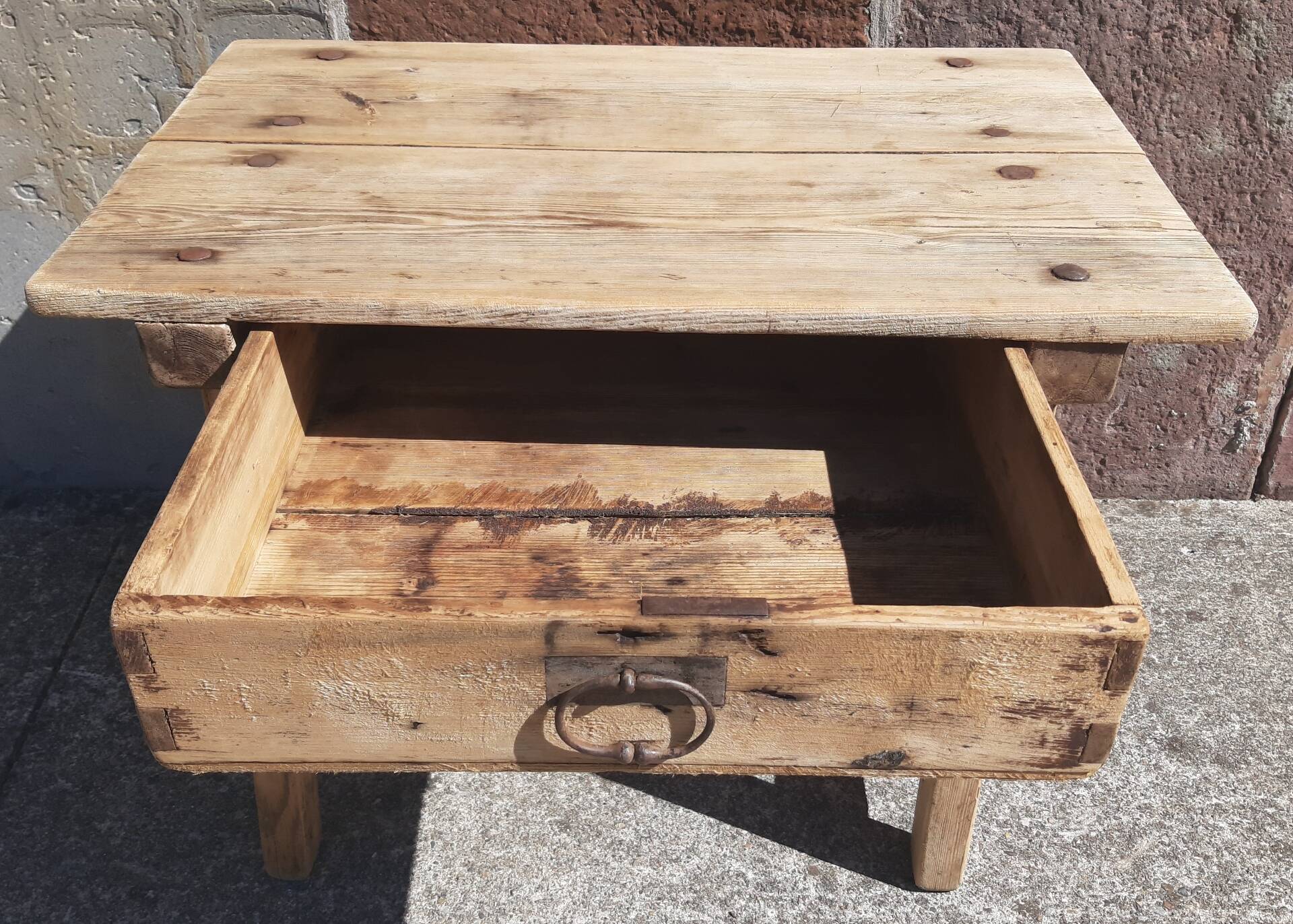 Table basse ou d' appoint. (18ème siècle)
