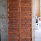 Notary's furniture with clamshells