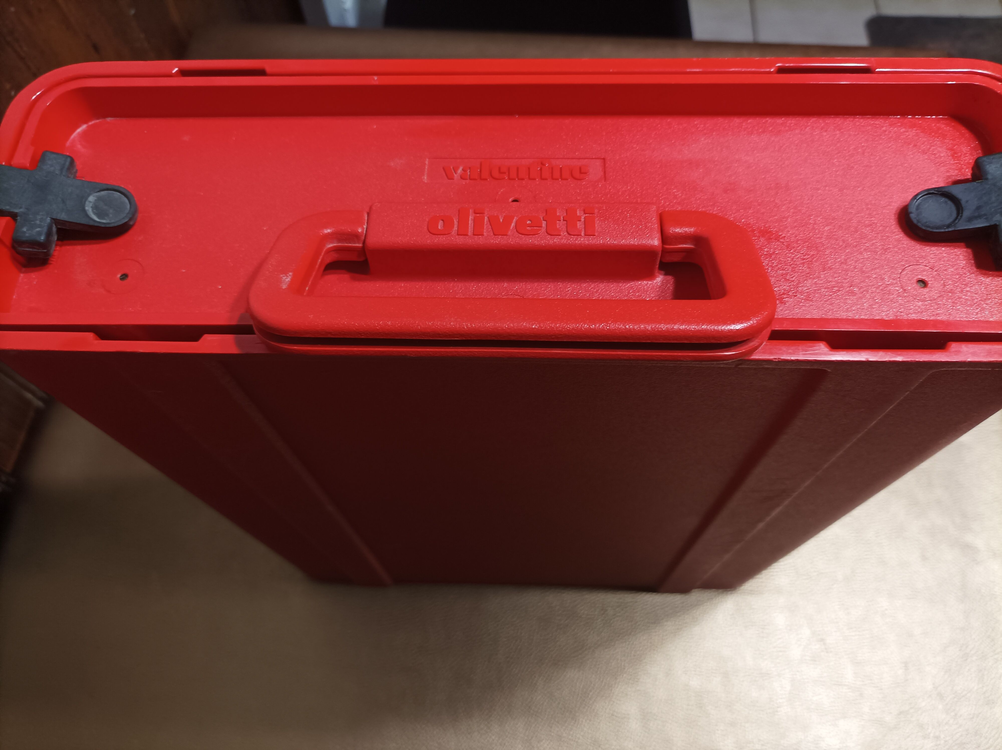 Typewriter valentine Ettore Sottsass Olivetti made in Barcelona