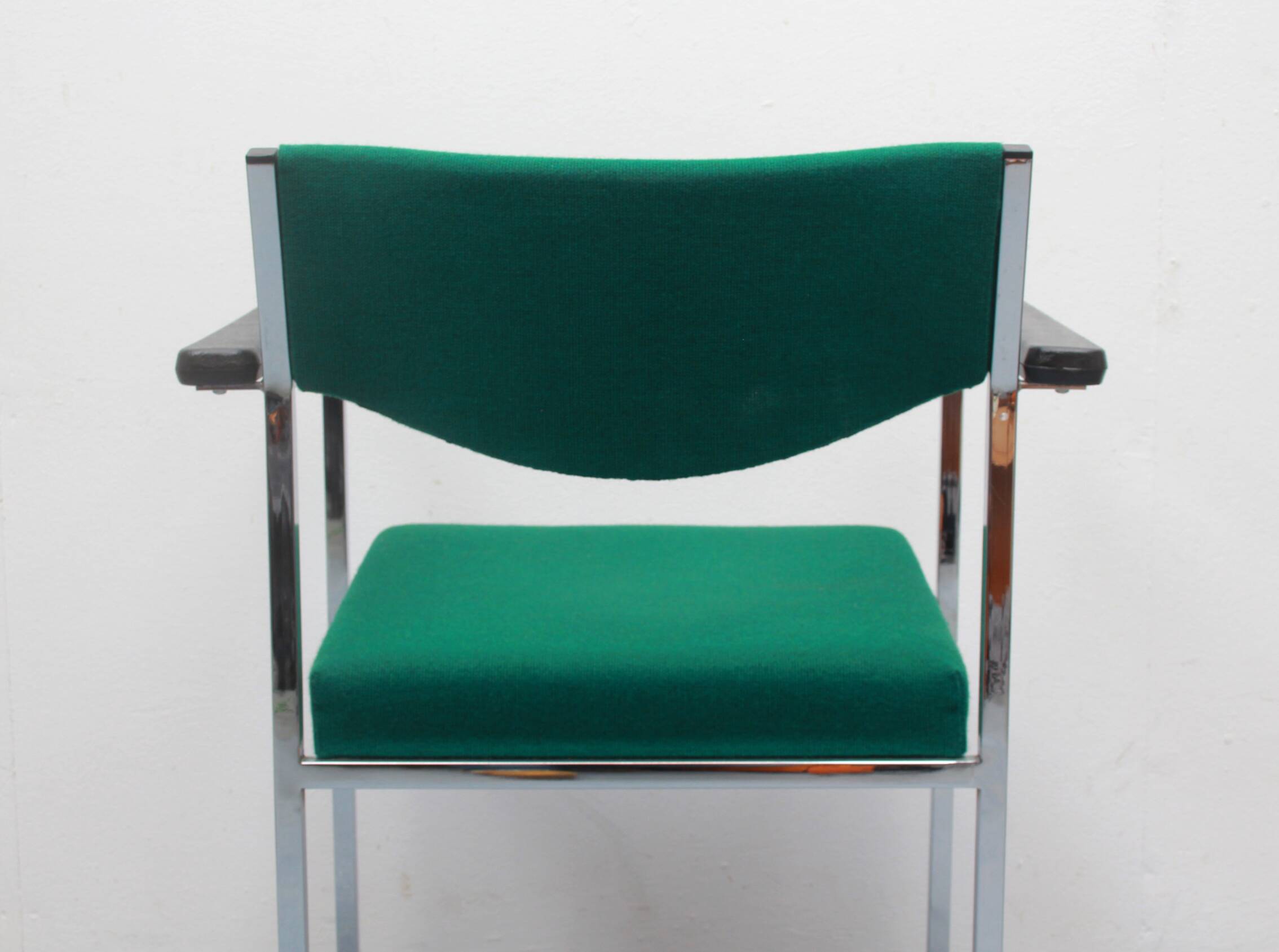 1970s chair in green with armrests