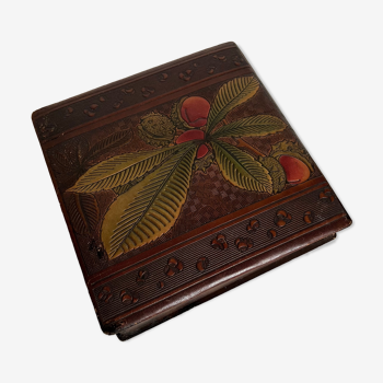 Boîte à bijoux en bois et dessus cuir avec motifs