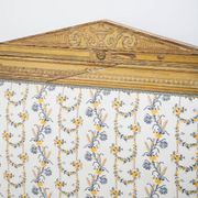 Sculpted and painted day bed frame in the Louis XVI style from the 19th century.