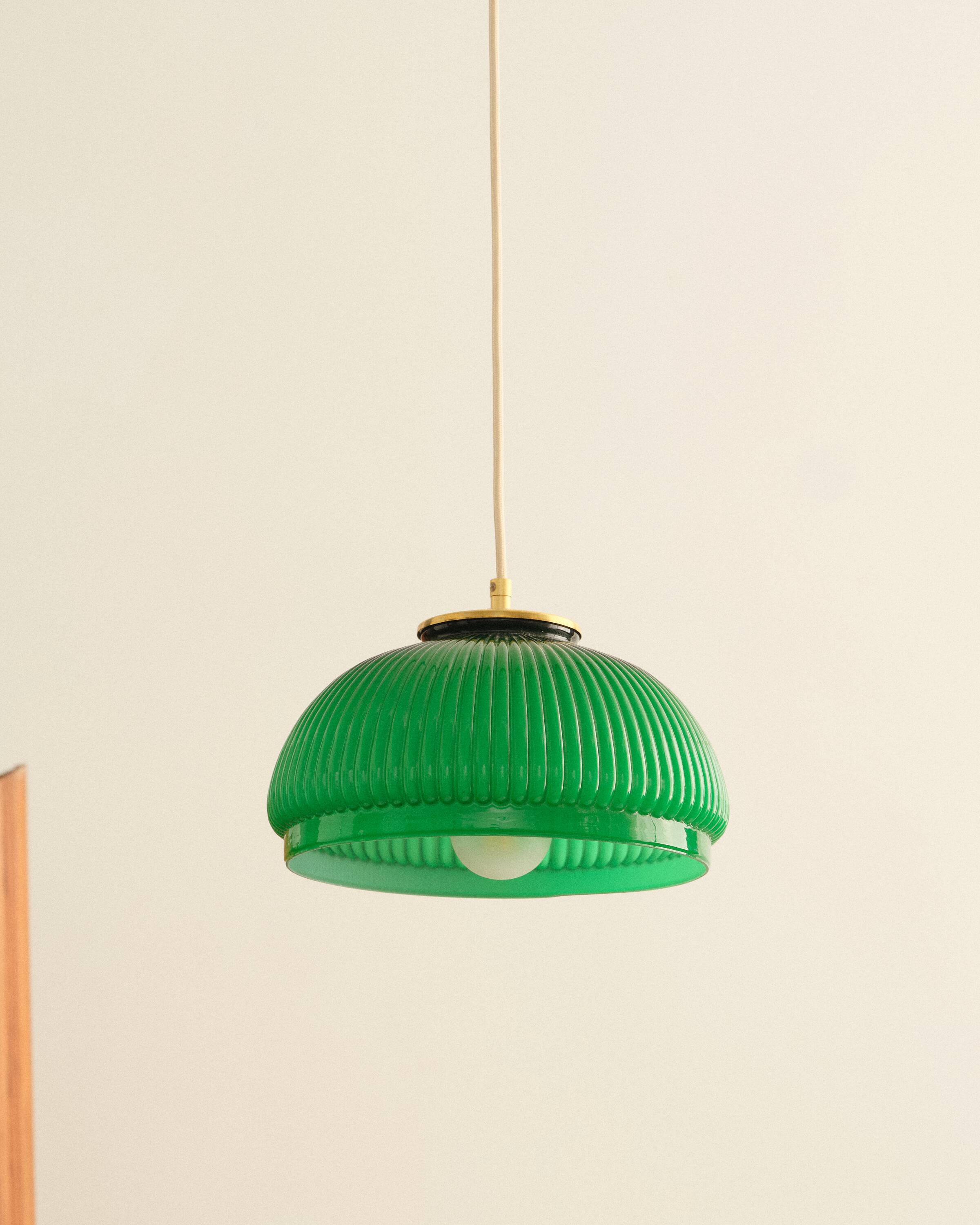 Green opaline suspension