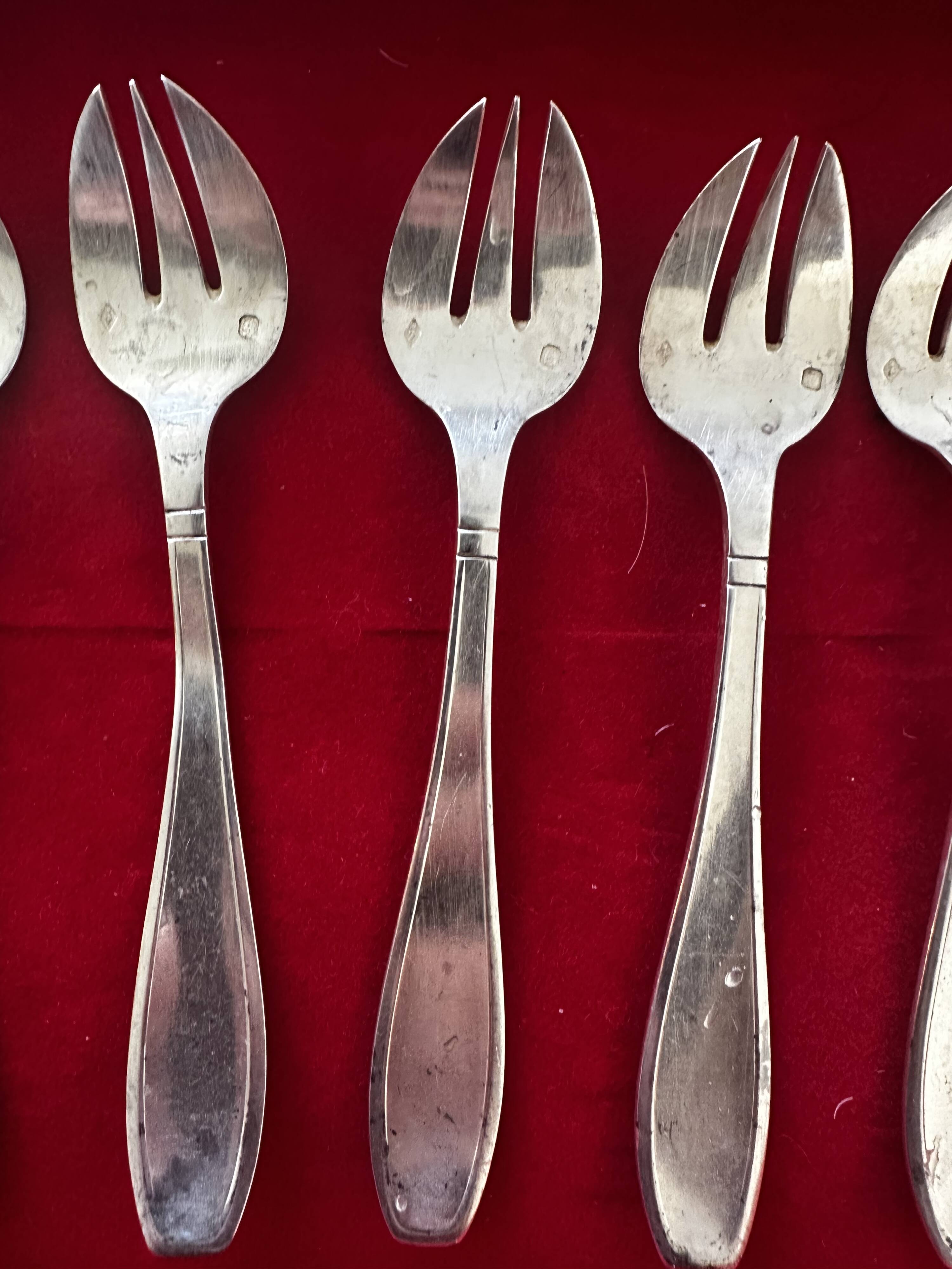 6 Oyster forks, Art Deco period 1930 - solid silver, initials YD
