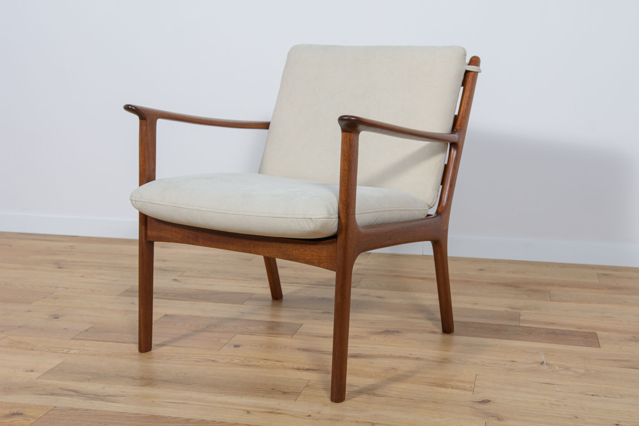 PJ112 Lounge Chairs by Ole Wanscher for Poul Jeppesens, 1960s, Set of 2