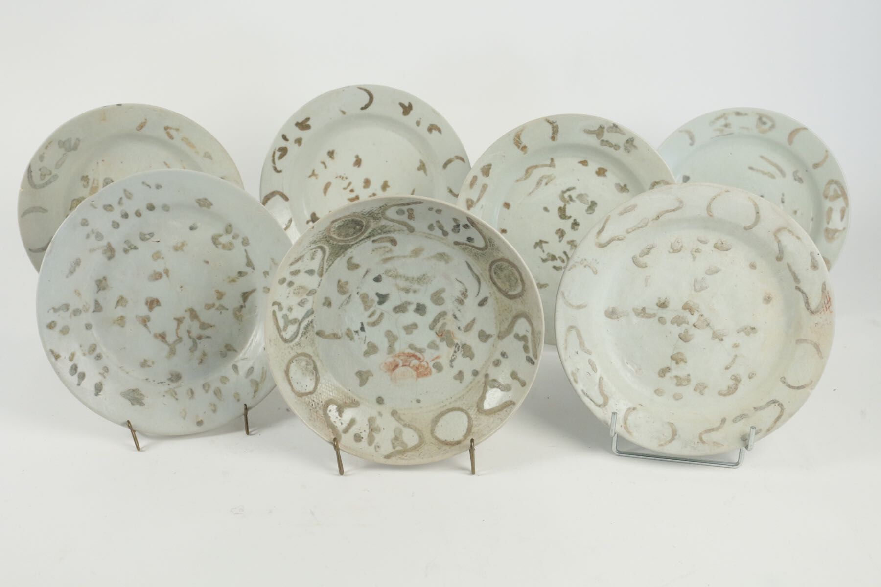Chinese porcelain plate. 17th-century work.